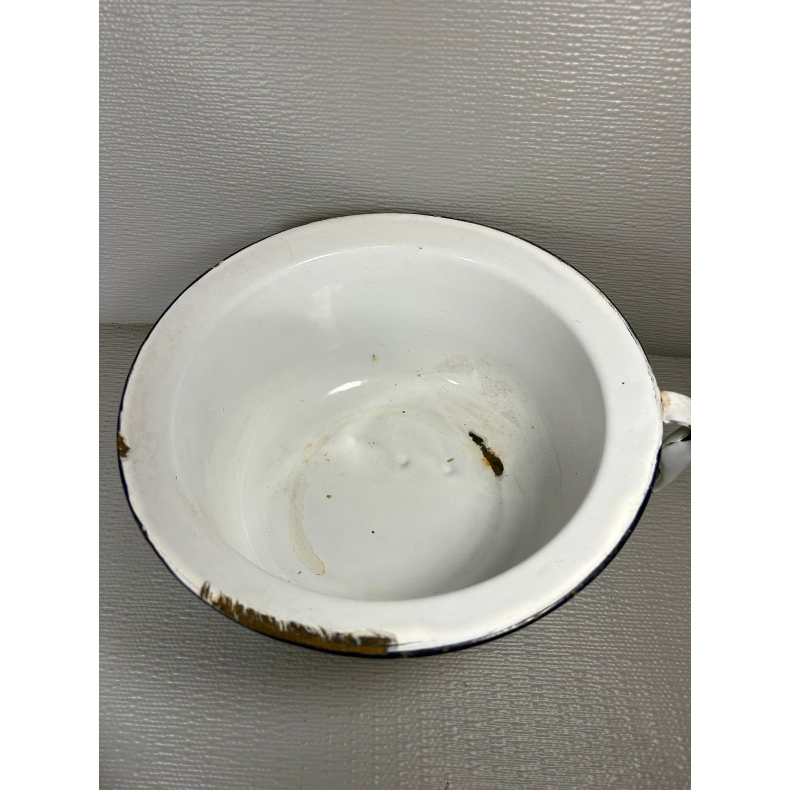 Vintage White Enamelware Chamber Pot Farmhouse Primitive Planter - Thumbnail 4