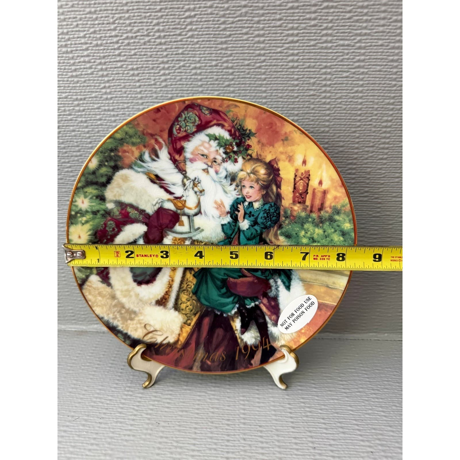 Avon The Wonder of Christmas 1994 Collector Plate 22K Gold Trim Santa 8 inch - Thumbnail 4
