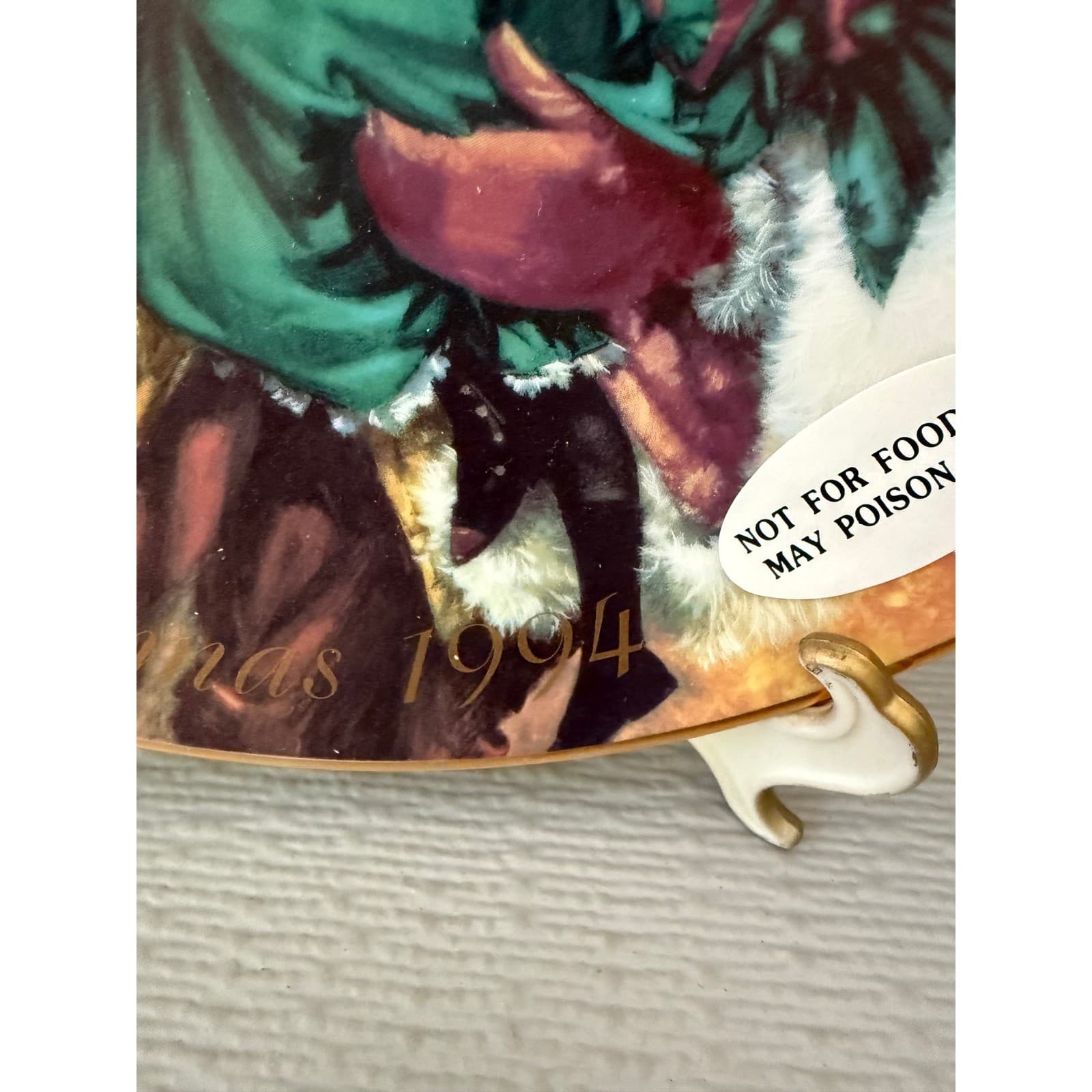 Avon The Wonder of Christmas 1994 Collector Plate 22K Gold Trim Santa 8 inch - Thumbnail 2