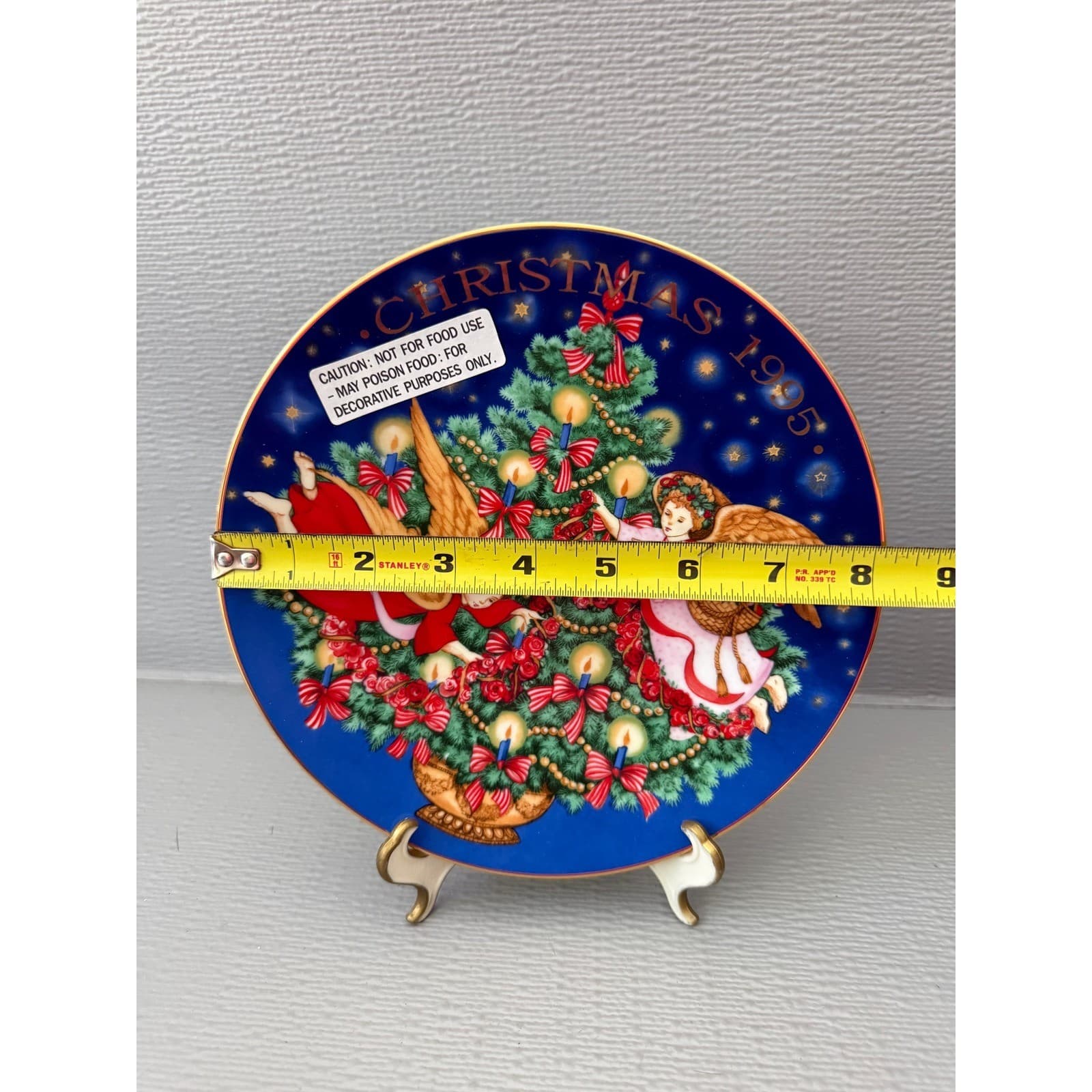 Avon 1995 Christmas Plate Trimming The Tree Peggy Toole 22K Gold Trim 8 inch - Thumbnail 3