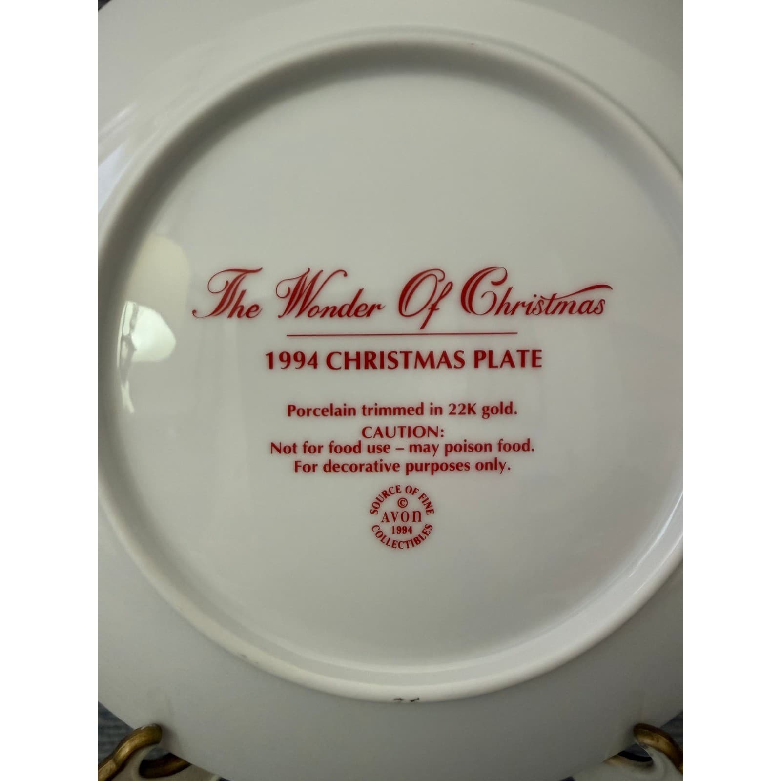 Avon The Wonder of Christmas 1994 Collector Plate 22K Gold Trim Santa 8 inch - Thumbnail 3