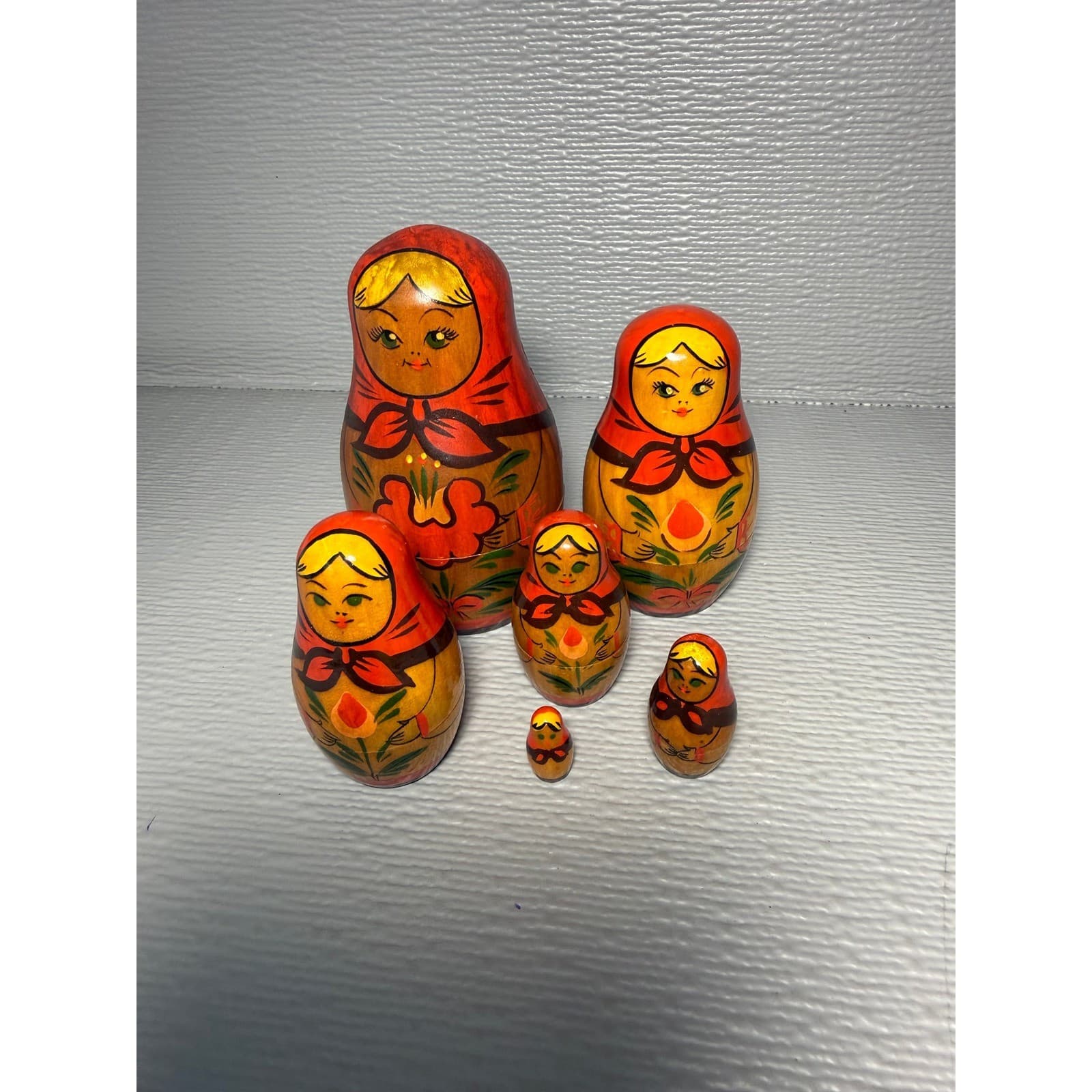 Vintage Russian Matryoshka Nesting Dolls Set 6 Piece Hand Painted Wood Folk Art - Thumbnail 3