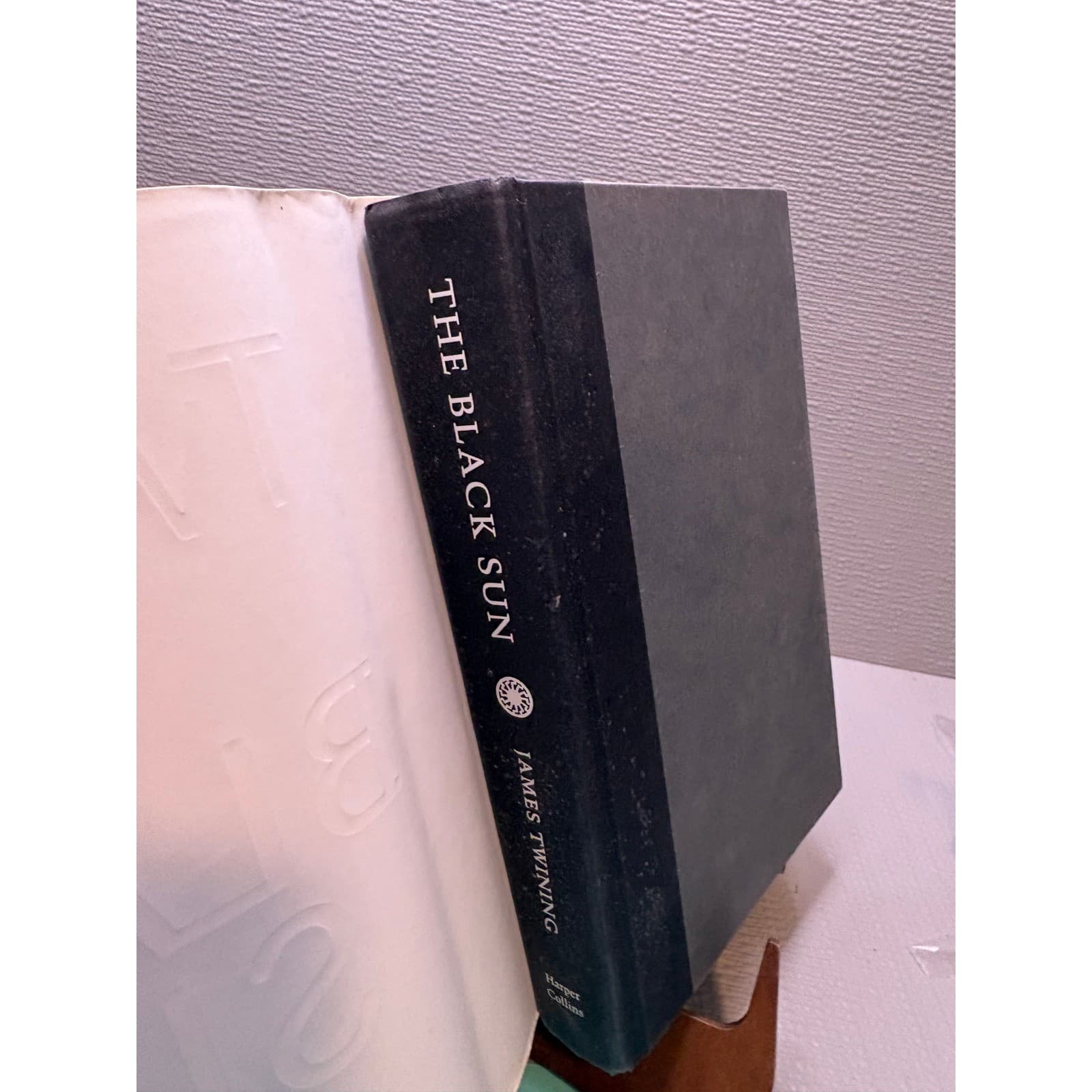 The Black Sun James Twining First Edition Hardcover Thriller 2006 HarperCollins - Thumbnail 3