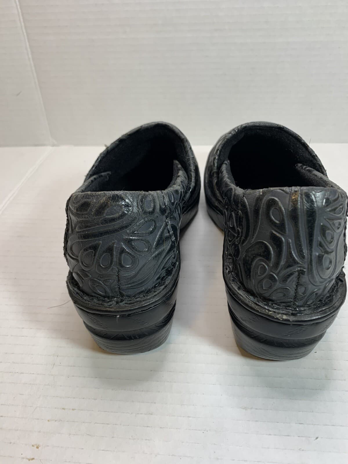 BOC Born Concept Shoes Womens 6 M Peggy Embossed Clogs Slip On - Thumbnail 5