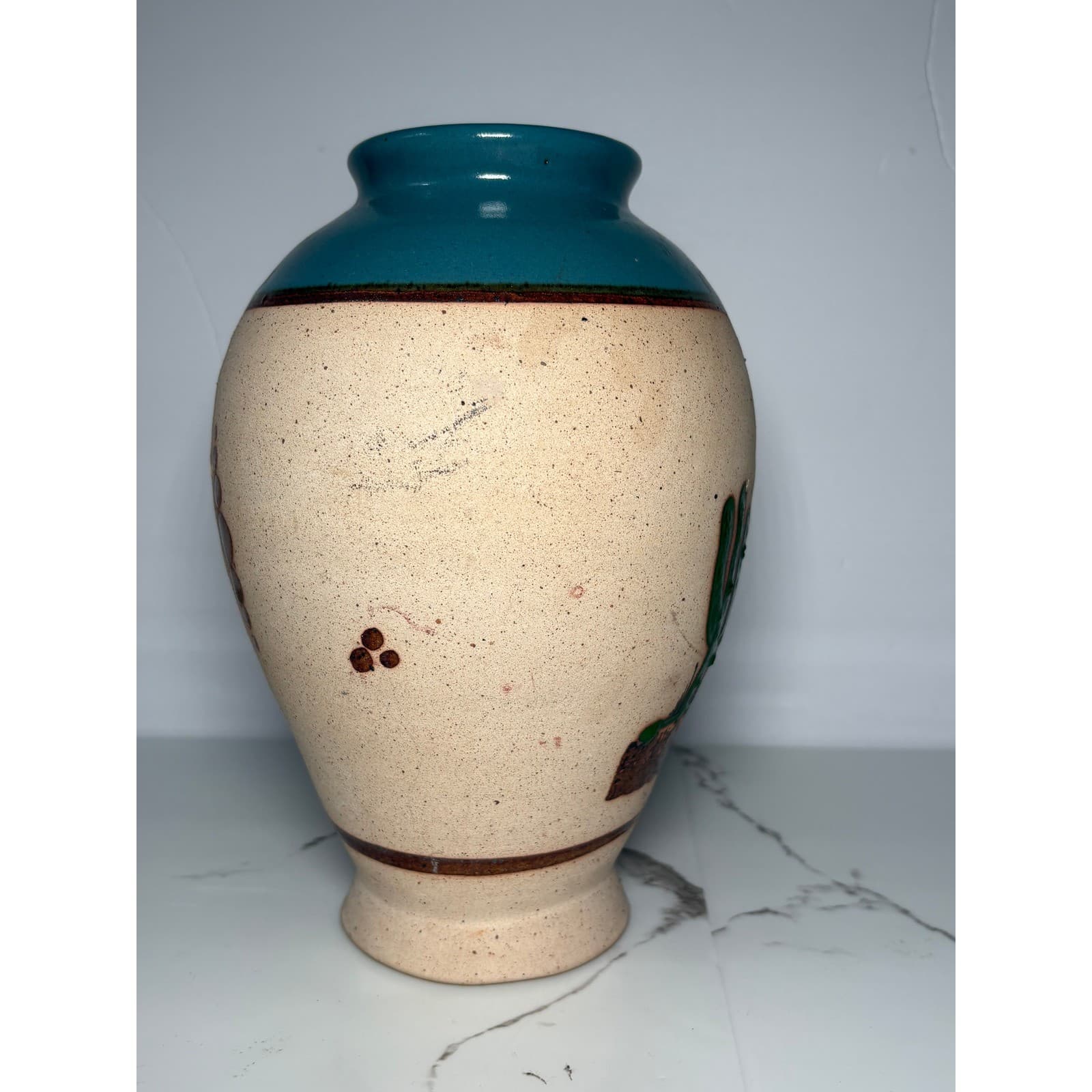 Vintage Mexican Folk Art Pottery Vase Hand Painted Family Desert Scene Teal Rim - Thumbnail 4