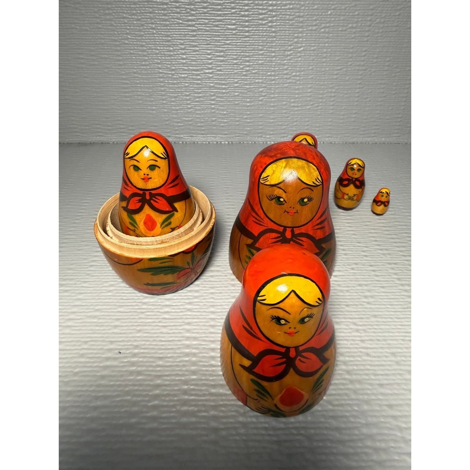 Vintage Russian Matryoshka Nesting Dolls Set 6 Piece Hand Painted Wood Folk Art - Thumbnail 7