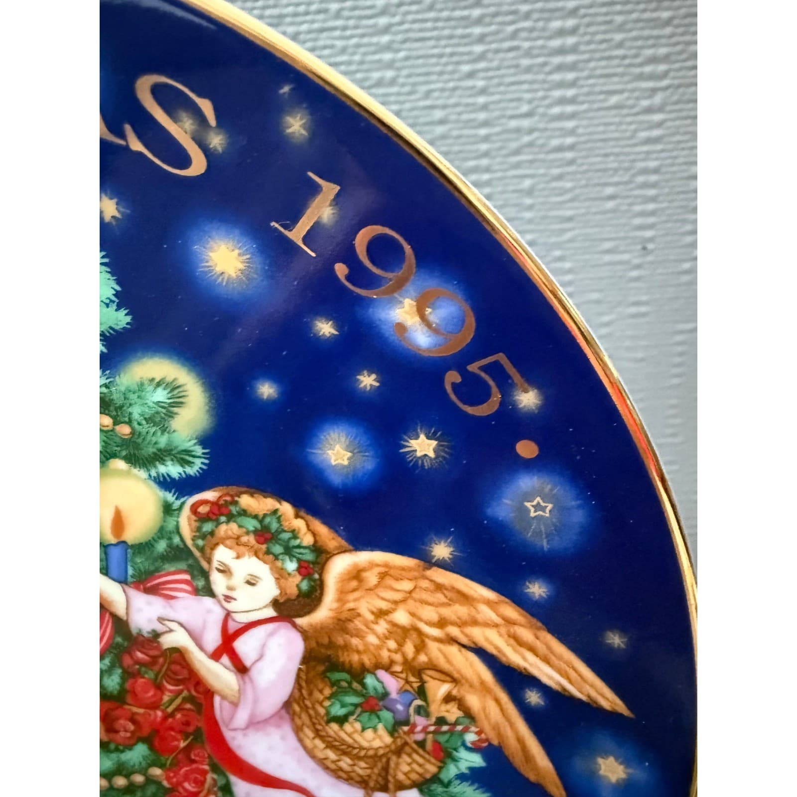 Avon 1995 Christmas Plate Trimming The Tree Peggy Toole 22K Gold Trim 8 inch - Thumbnail 2