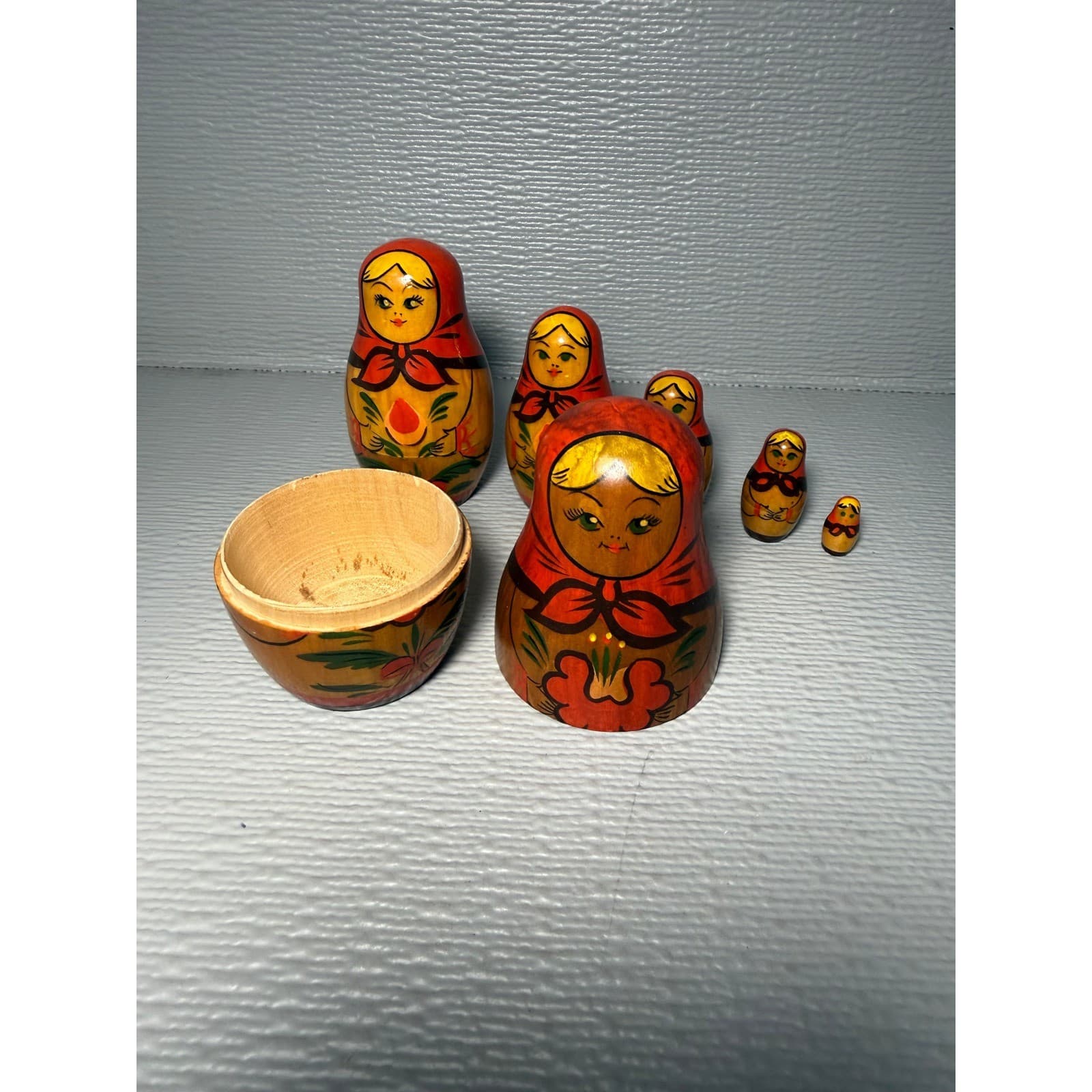 Vintage Russian Matryoshka Nesting Dolls Set 6 Piece Hand Painted Wood Folk Art - Thumbnail 5