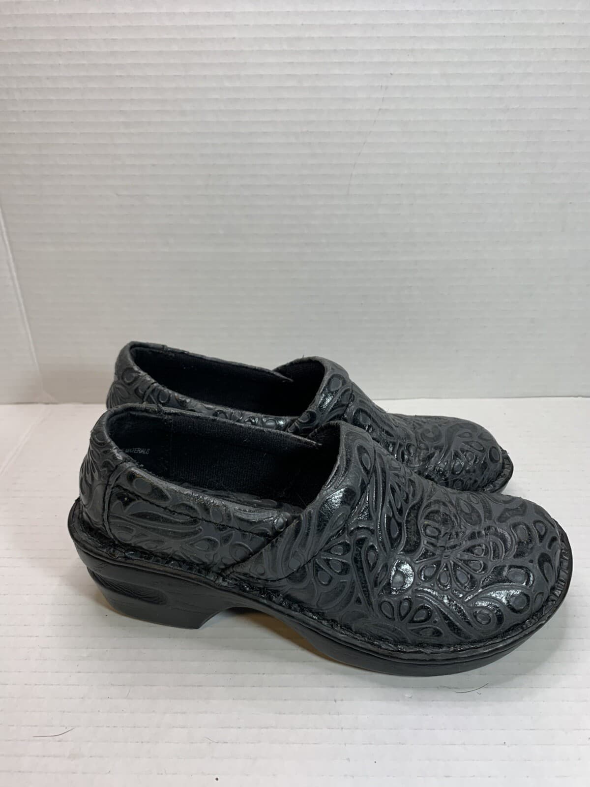 BOC Born Concept Shoes Womens 6 M Peggy Embossed Clogs Slip On - Thumbnail 3