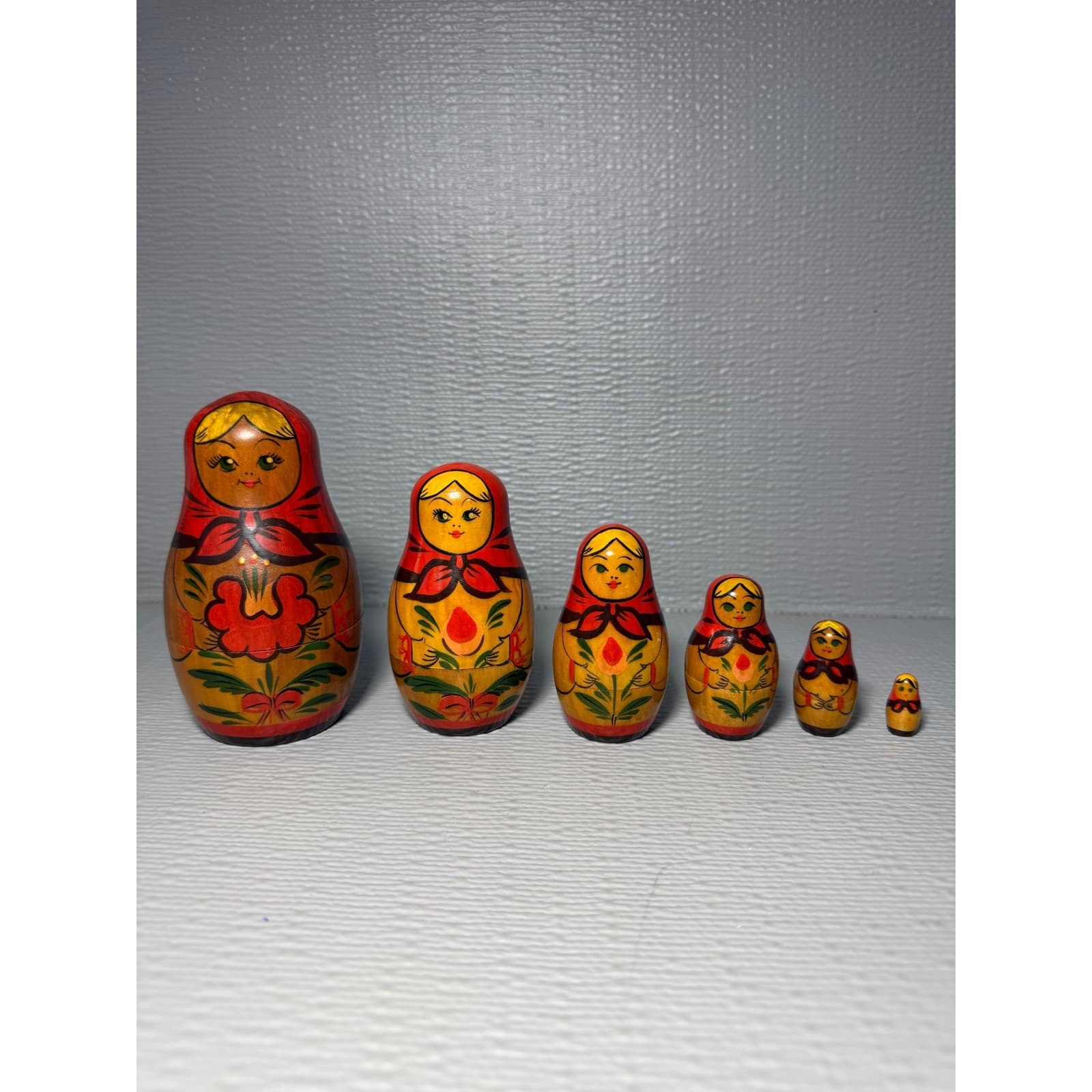Vintage Russian Matryoshka Nesting Dolls Set 6 Piece Hand Painted Wood Folk Art - Thumbnail 2