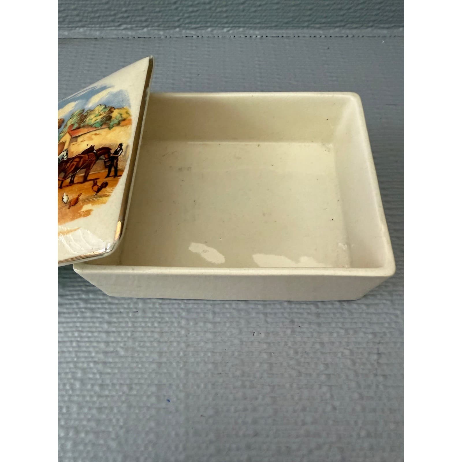Vintage Dickens Days Ceramic Trinket Box Horse Carriage Scene Lidded Keepsake - Thumbnail 2