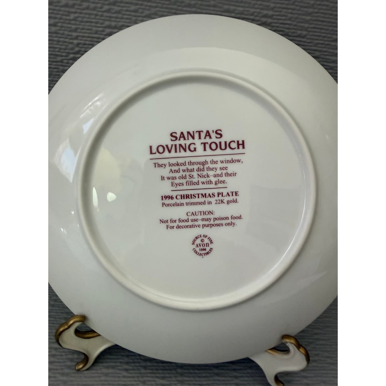 Avon 1996 Christmas Plate Santas Loving Touch Porcelain 22K Gold Trim 8 inch - Thumbnail 2
