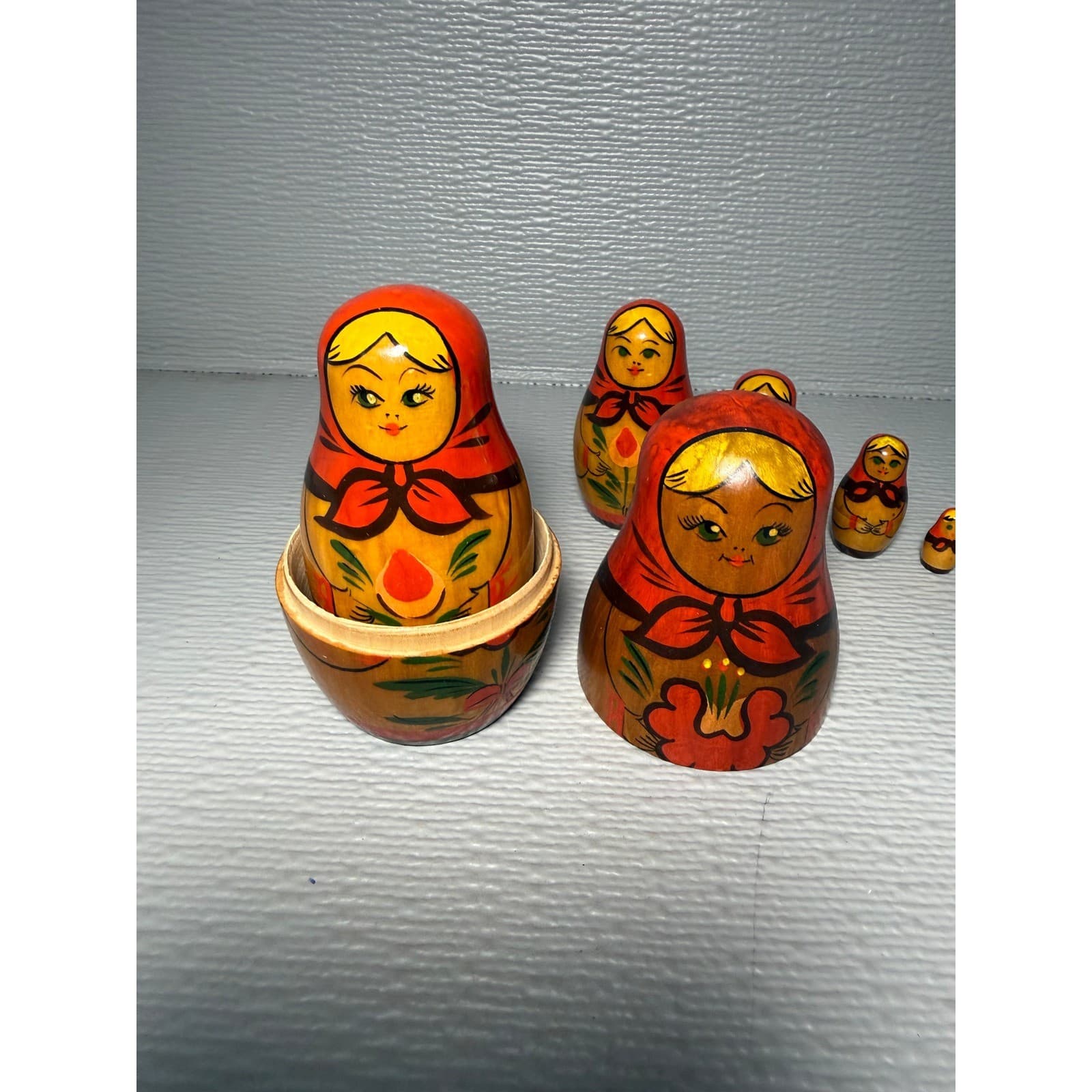 Vintage Russian Matryoshka Nesting Dolls Set 6 Piece Hand Painted Wood Folk Art - Thumbnail 6
