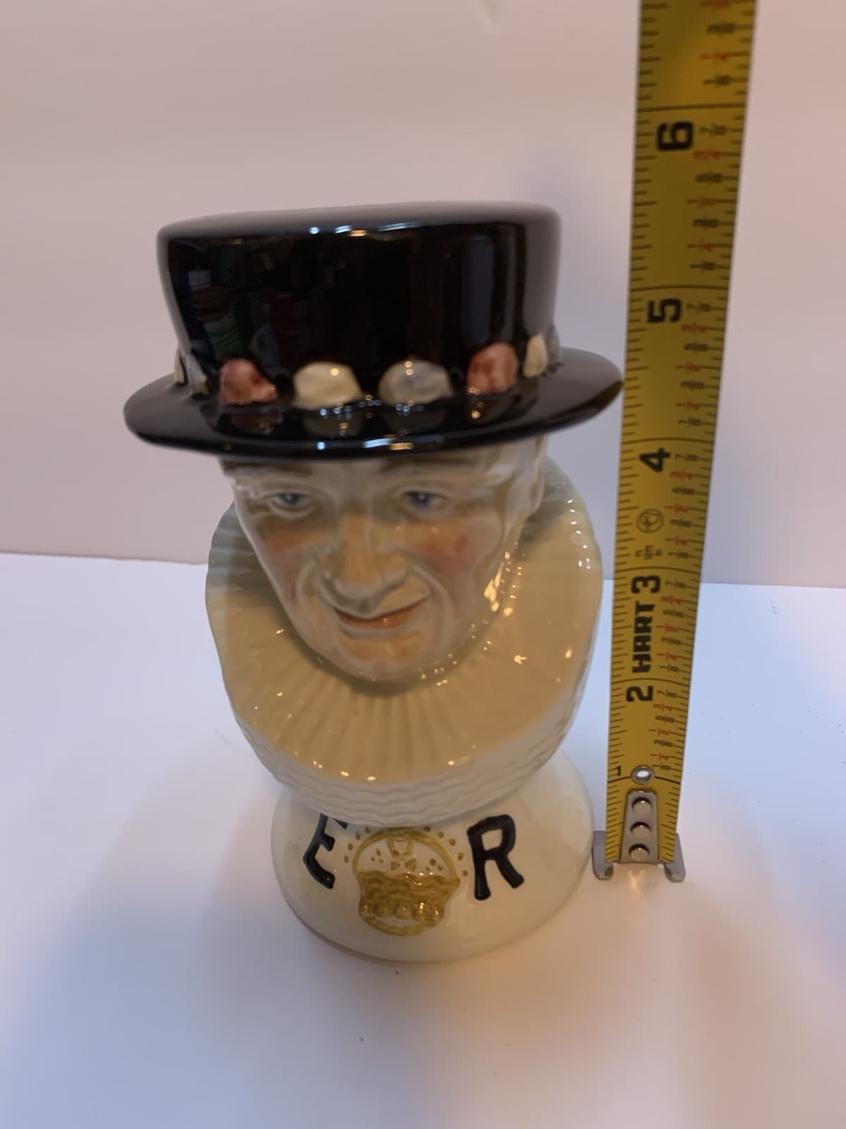 Porcelain YEOMAN OF THE GUARD / Antique English Beefeater Head Figurine- England - Thumbnail 3
