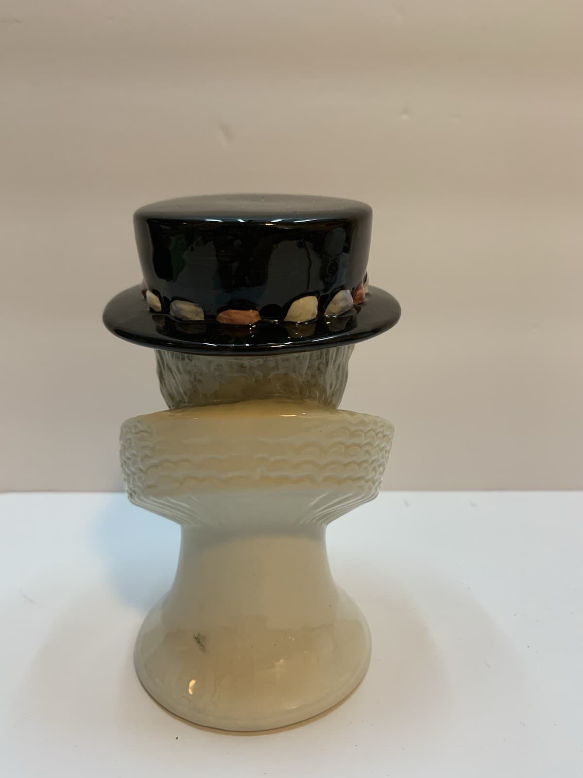 Porcelain YEOMAN OF THE GUARD / Antique English Beefeater Head Figurine- England - Thumbnail 2