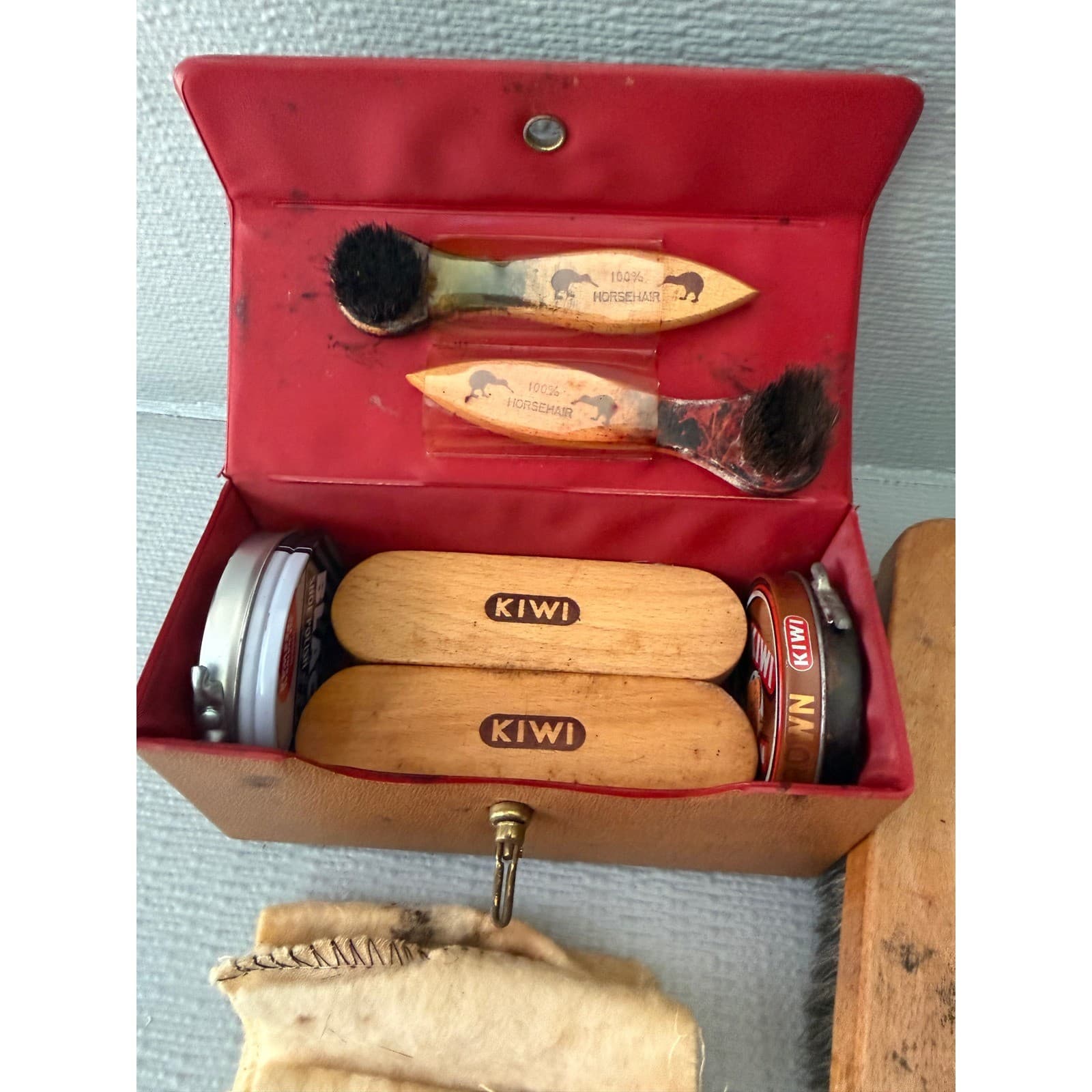 Vintage Kiwi Shoe Shine Kit Horsehair Brushes Polish Travel Case - Thumbnail 2