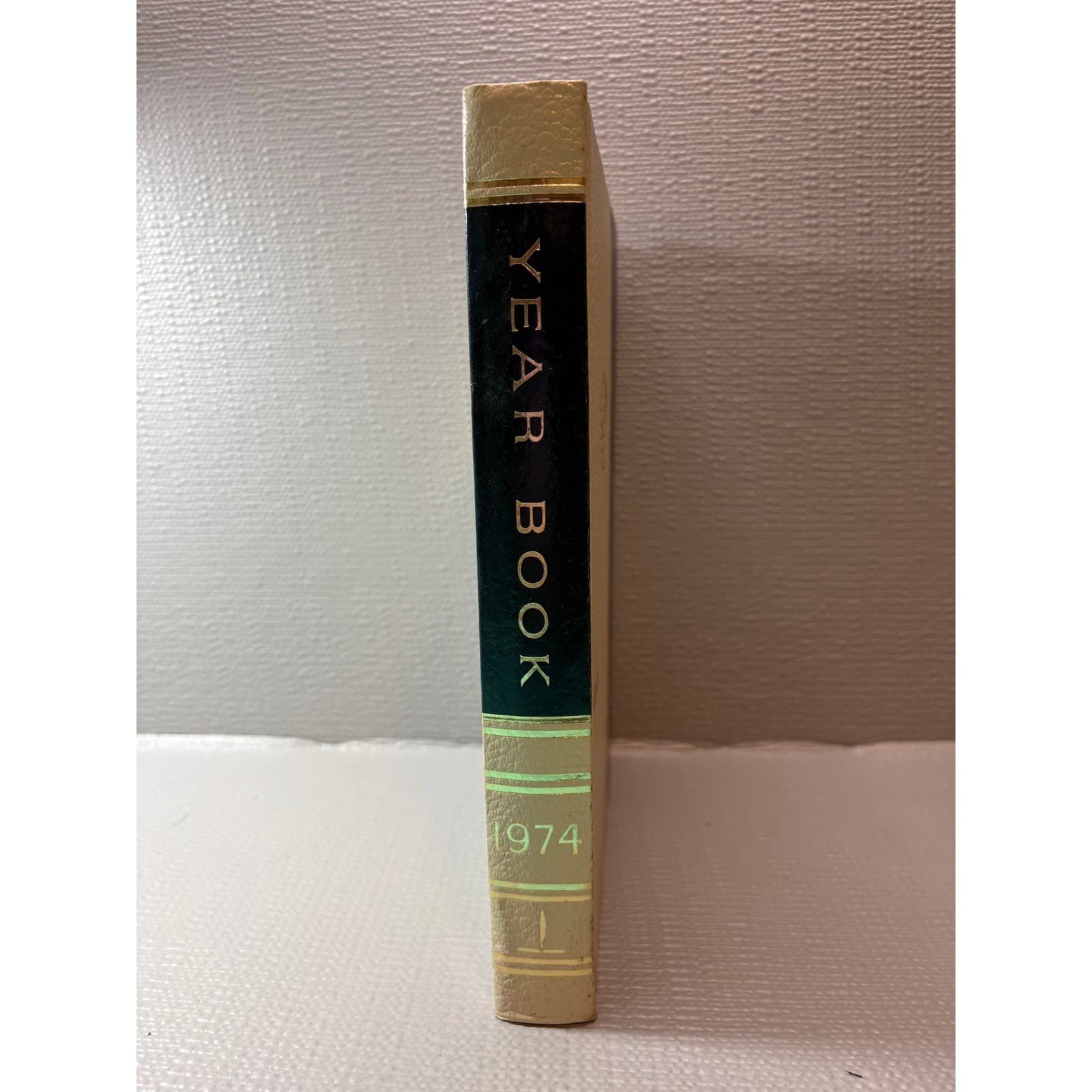 Vintage Hardcover The World Book Year Book 1974 Encyclopedia Cream Black - Thumbnail 2