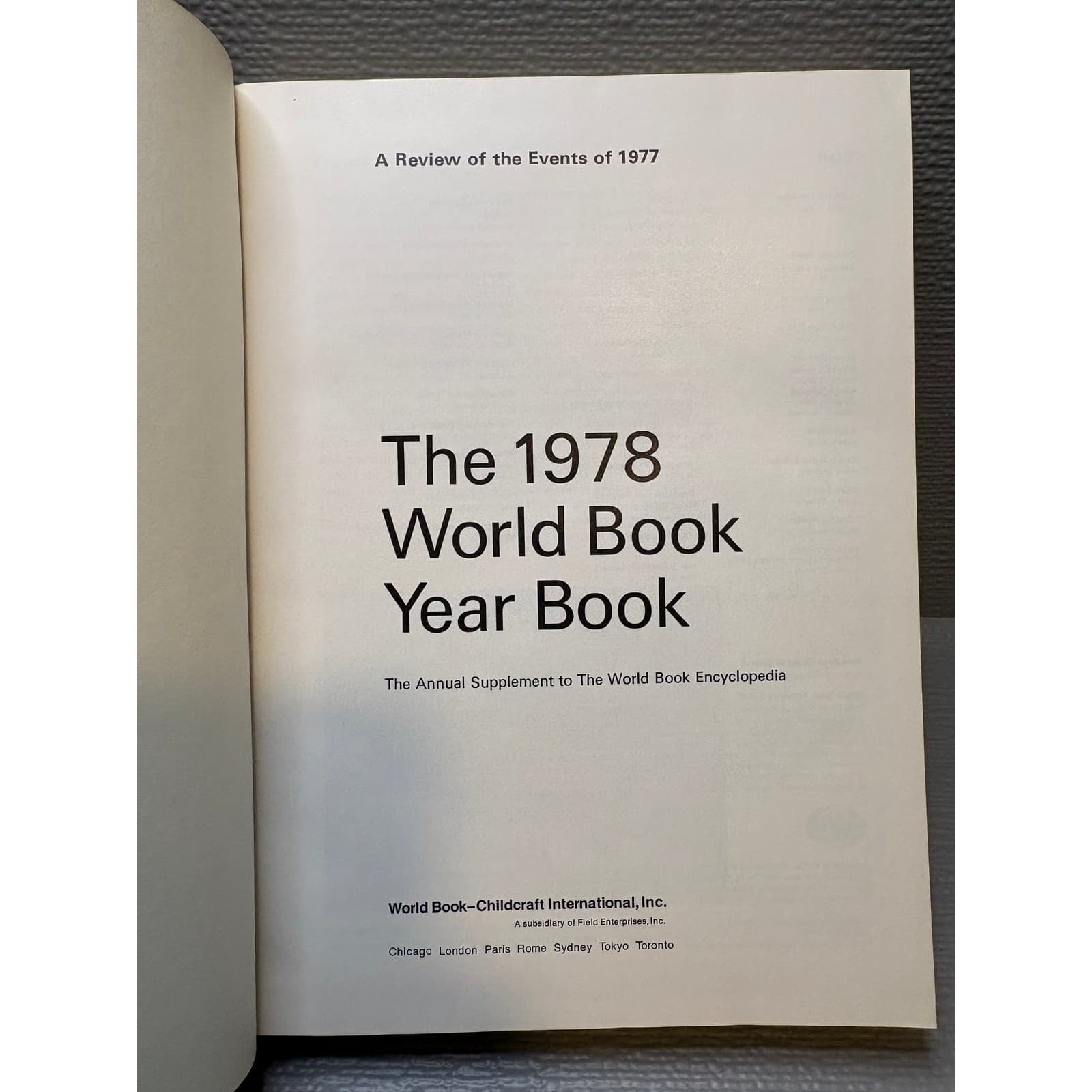 1978 World Book Year Book Annual Supplement Review of 1977 Events Vintage - Thumbnail 3