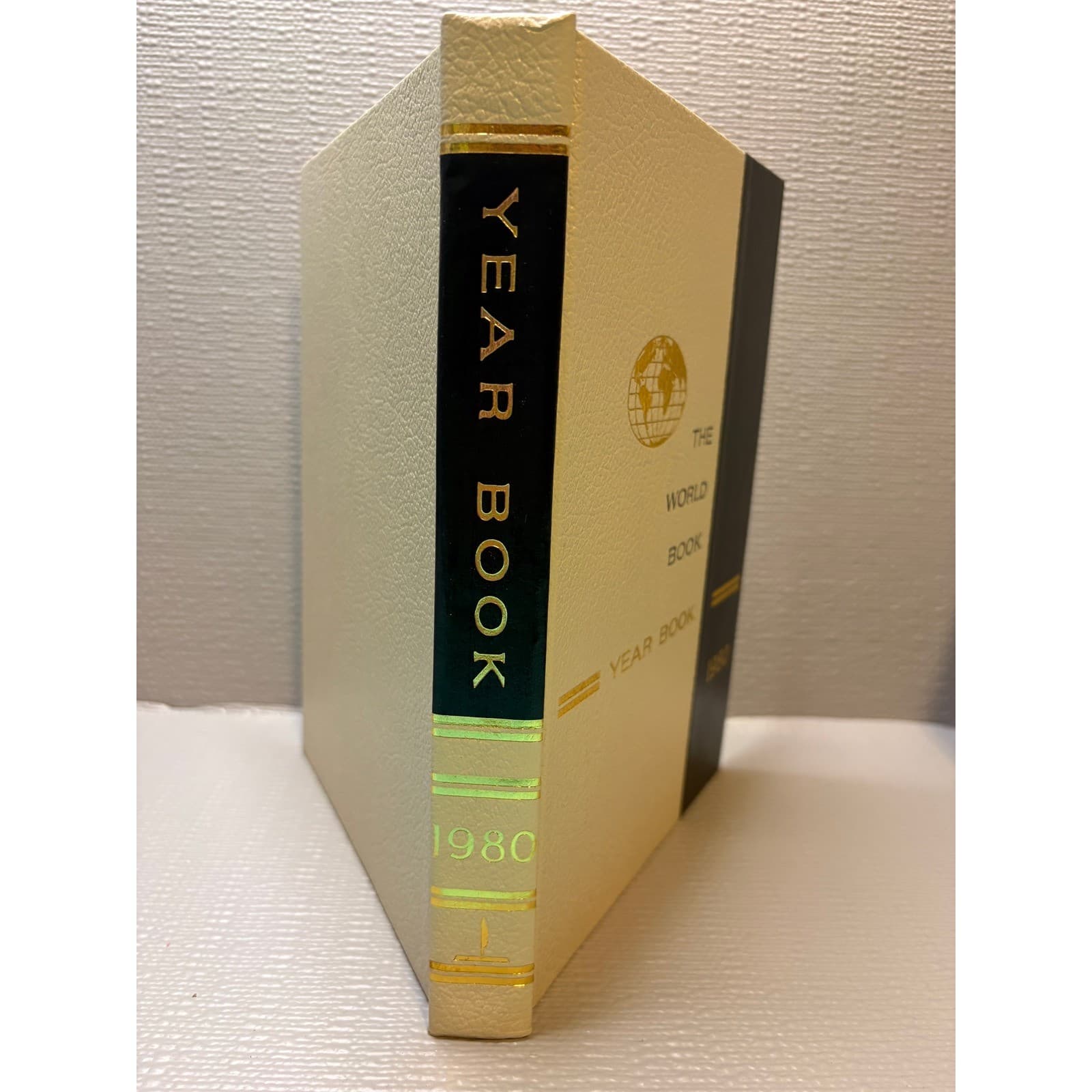 The 1980 World Book Year Book Review of Events of 1979 Vintage Hardcover Cream - Thumbnail 2