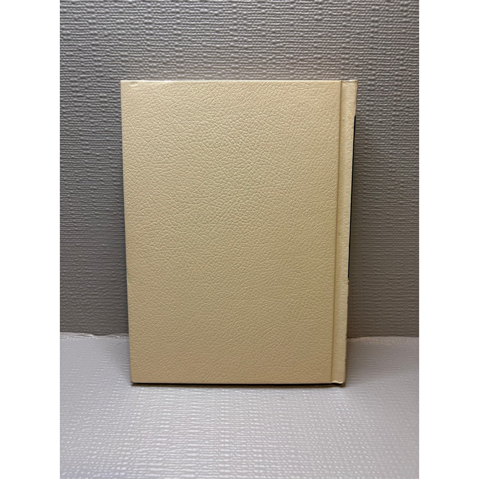 The 1980 World Book Year Book Review of Events of 1979 Vintage Hardcover Cream - Thumbnail 4