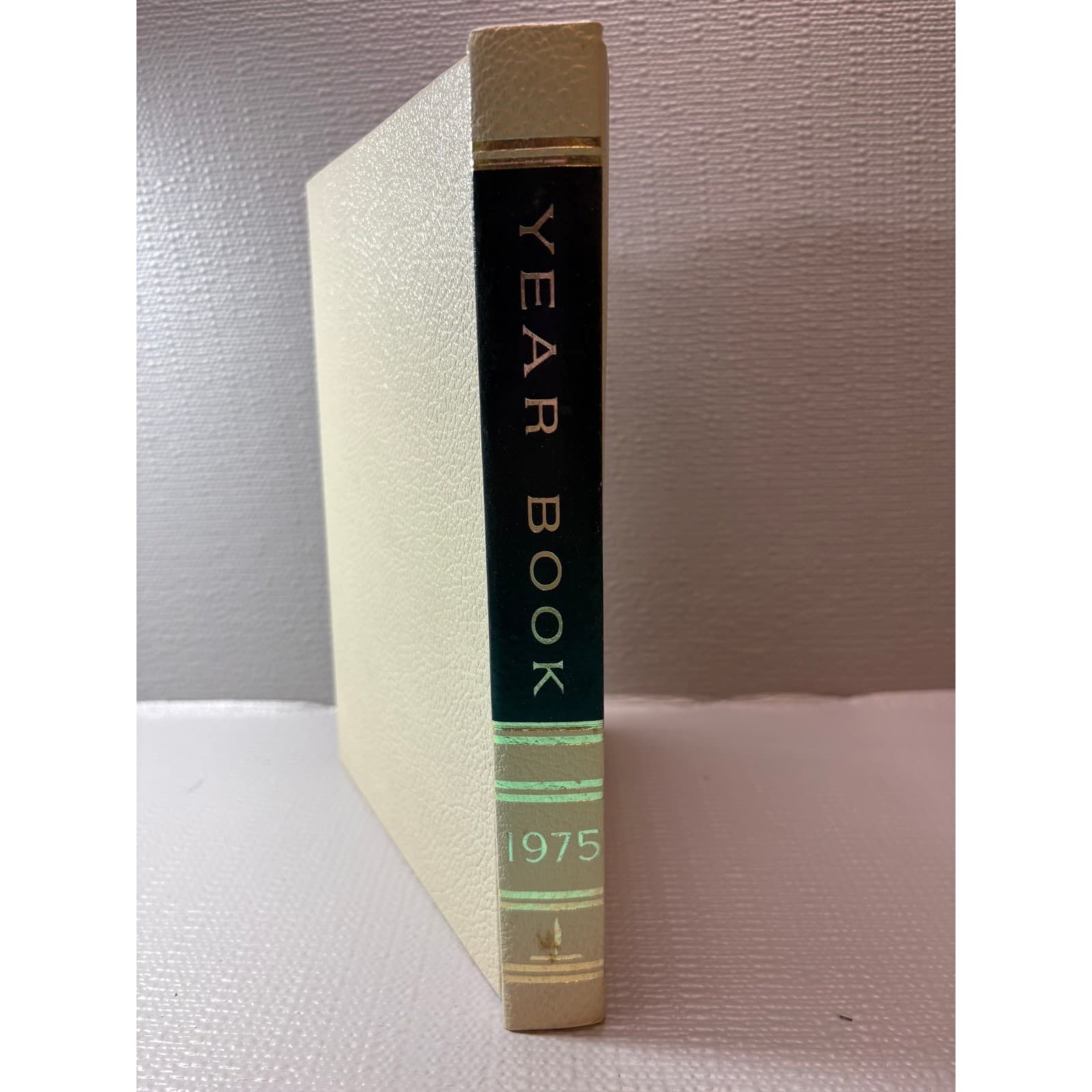 Vintage 1975 The World Book Year Book Annual Supplement Hardcover Vintage 1970s - Thumbnail 2
