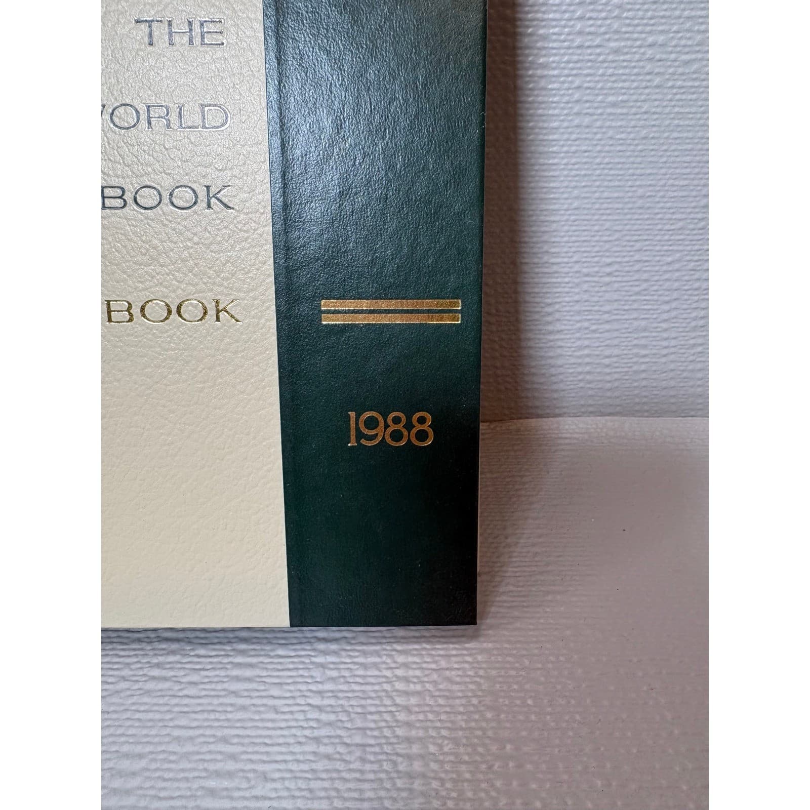 1988 The World Book Year Book Vintage Hardcover Encyclopedia Annual Supplement - Thumbnail 2