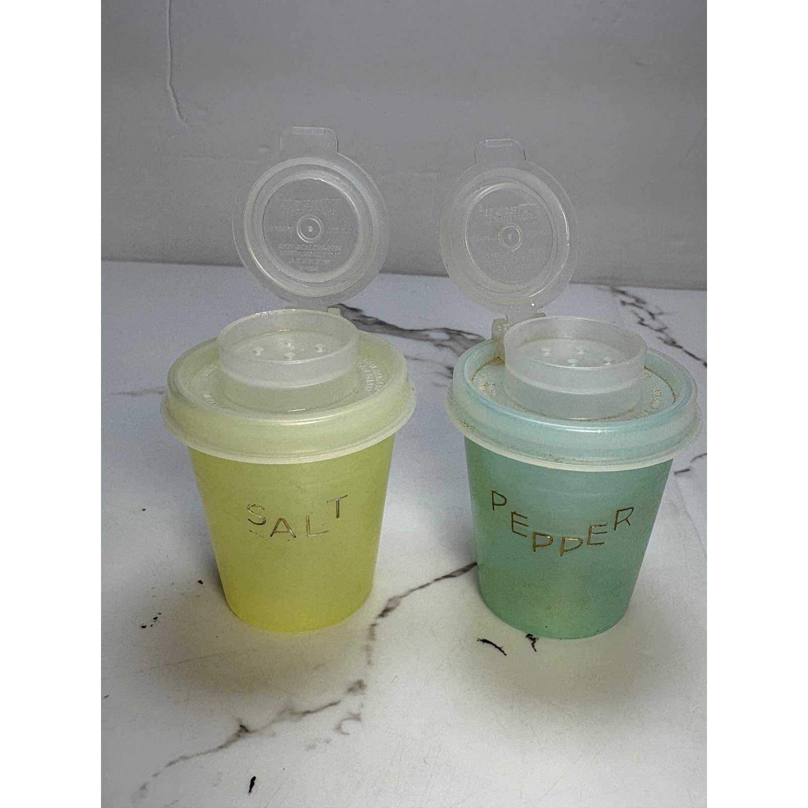 Vintage Tupperware Salt and Pepper Shakers Yellow Green Flip Top 2pc - Thumbnail 2