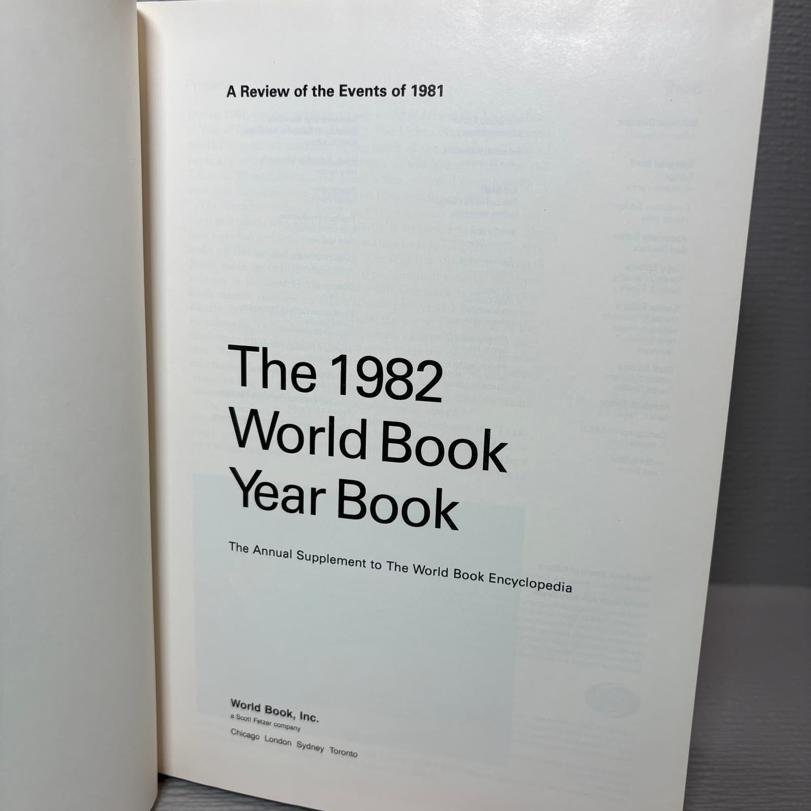 1982 World Book Year Book Annual Supplement Review of 1981 Events Vintage Book - Thumbnail 3