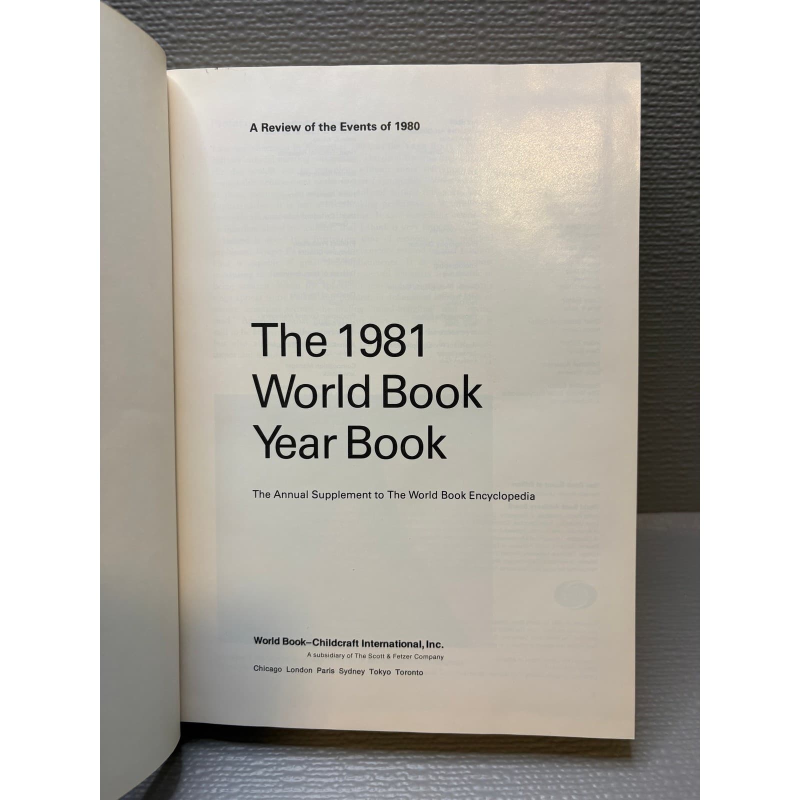 1981 World Book Year Book Review of 1980 Events Encyclopedia Supplement Vintage - Thumbnail 3