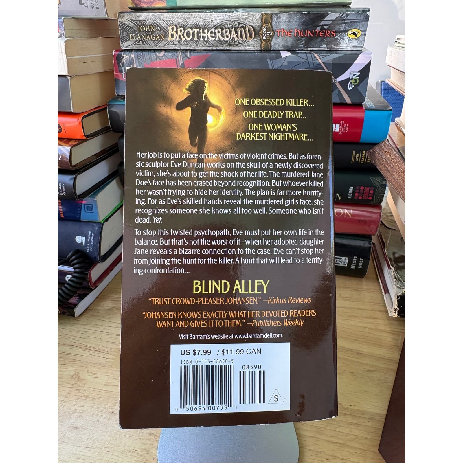 Blind Alley Iris Johansen Eve Duncan Forensics Thriller Mass Market Paperback - Thumbnail 3