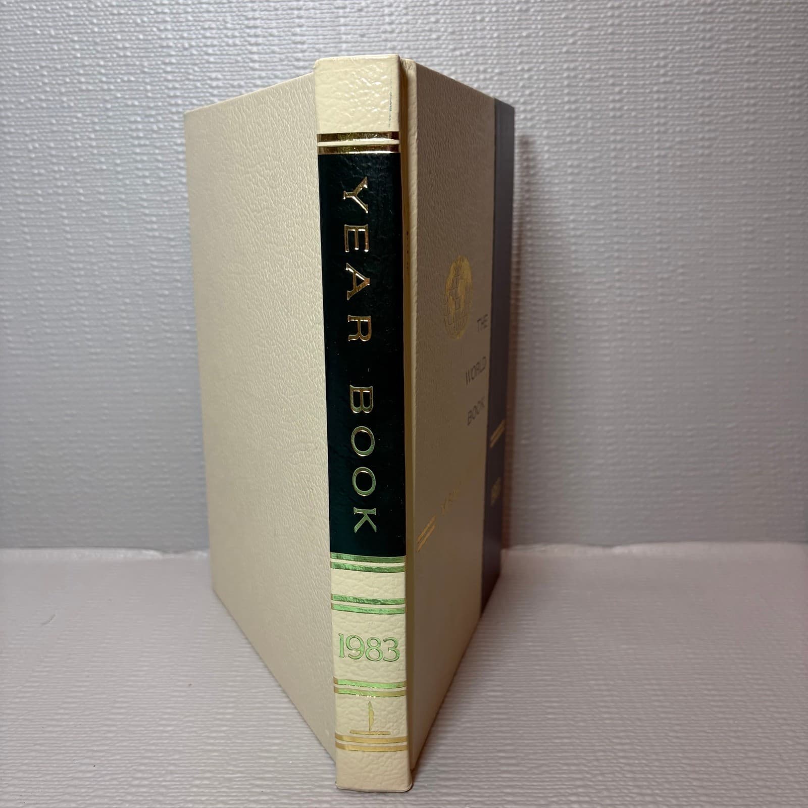 1983 World Book Year Book Vintage Hardcover Encyclopedia Supplement 1982 Events - Thumbnail 2