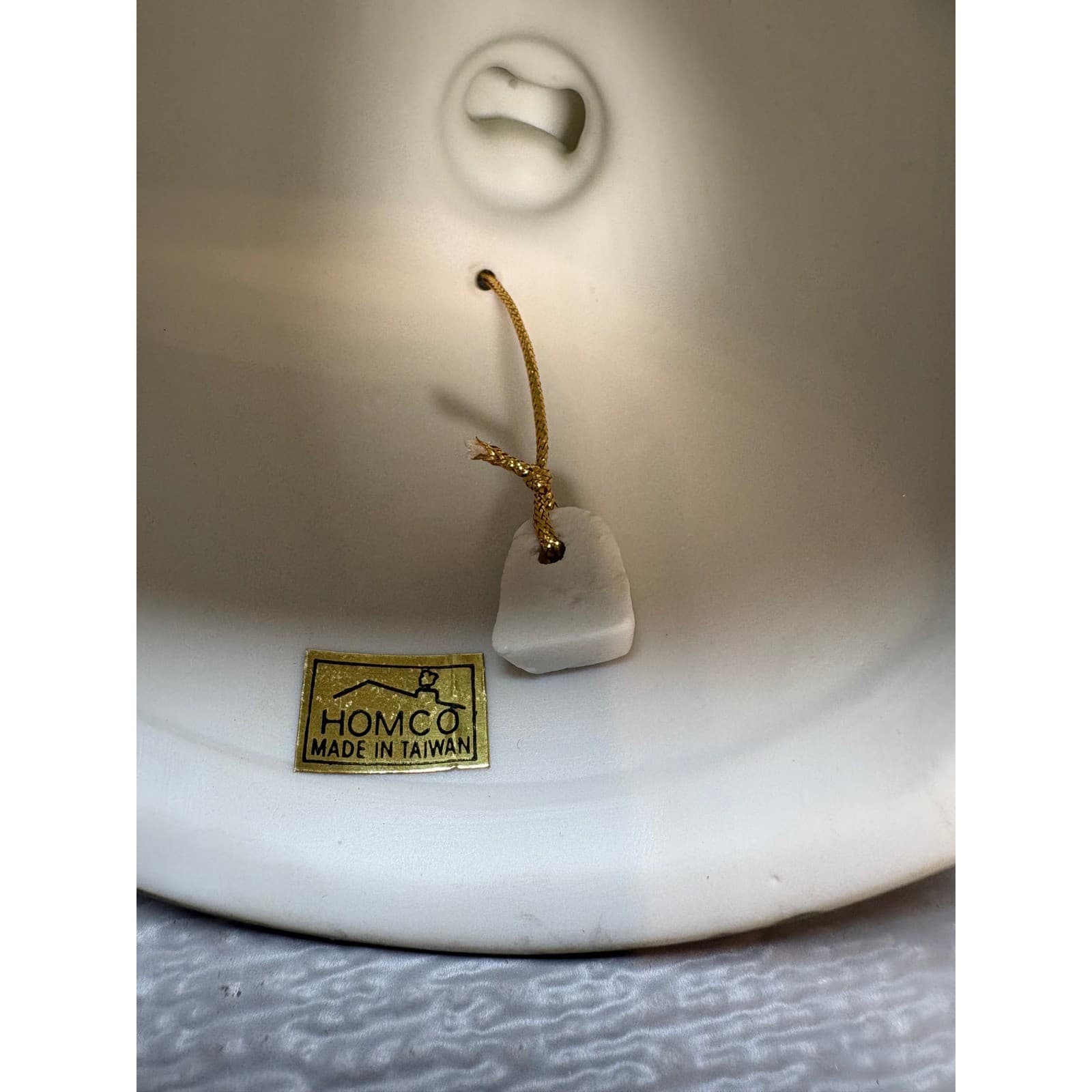 Vintage Homco Praying Hands Porcelain Bell Gold Trim Bisque Taiwan 1452 - Thumbnail 4