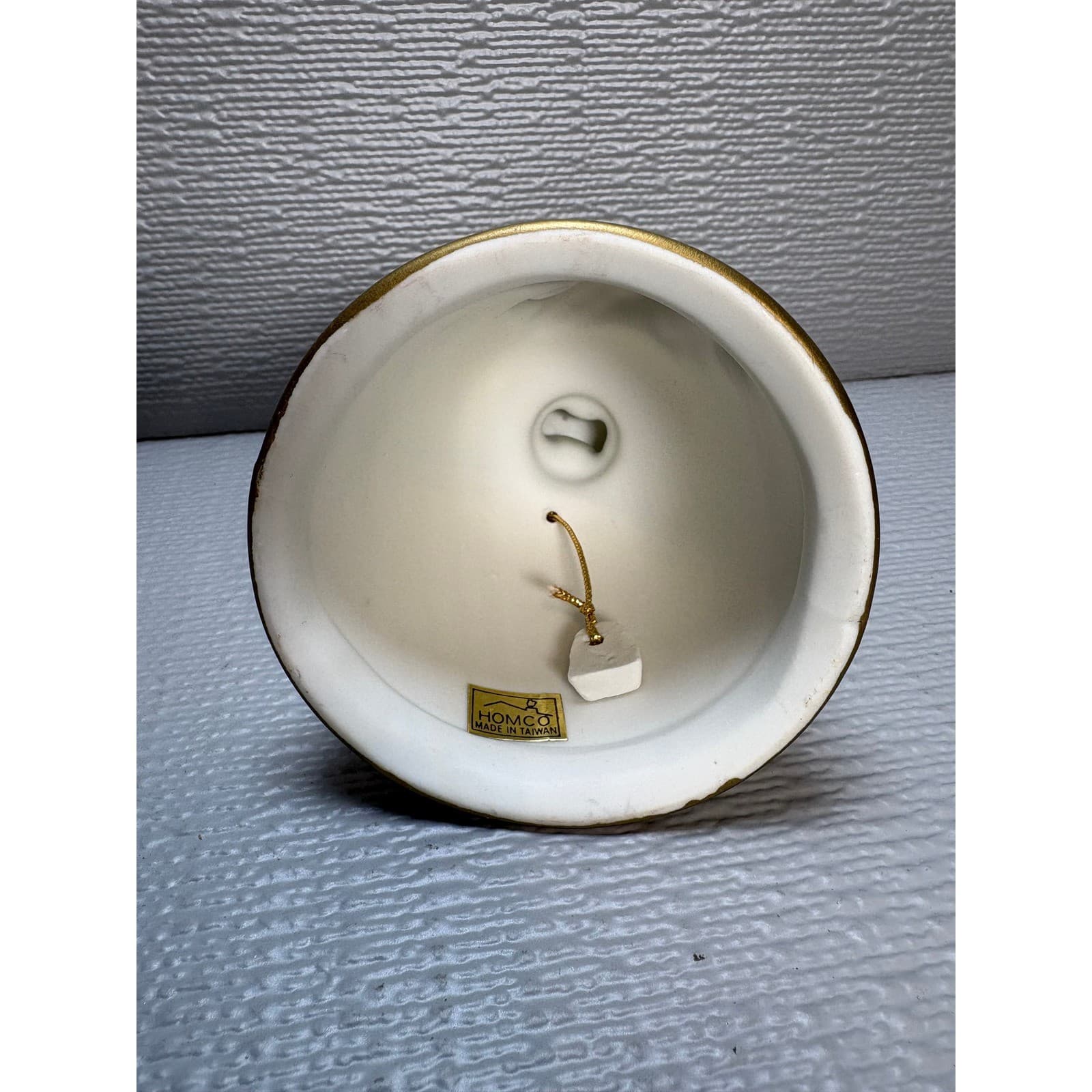 Vintage Homco Praying Hands Porcelain Bell Gold Trim Bisque Taiwan 1452 - Thumbnail 3