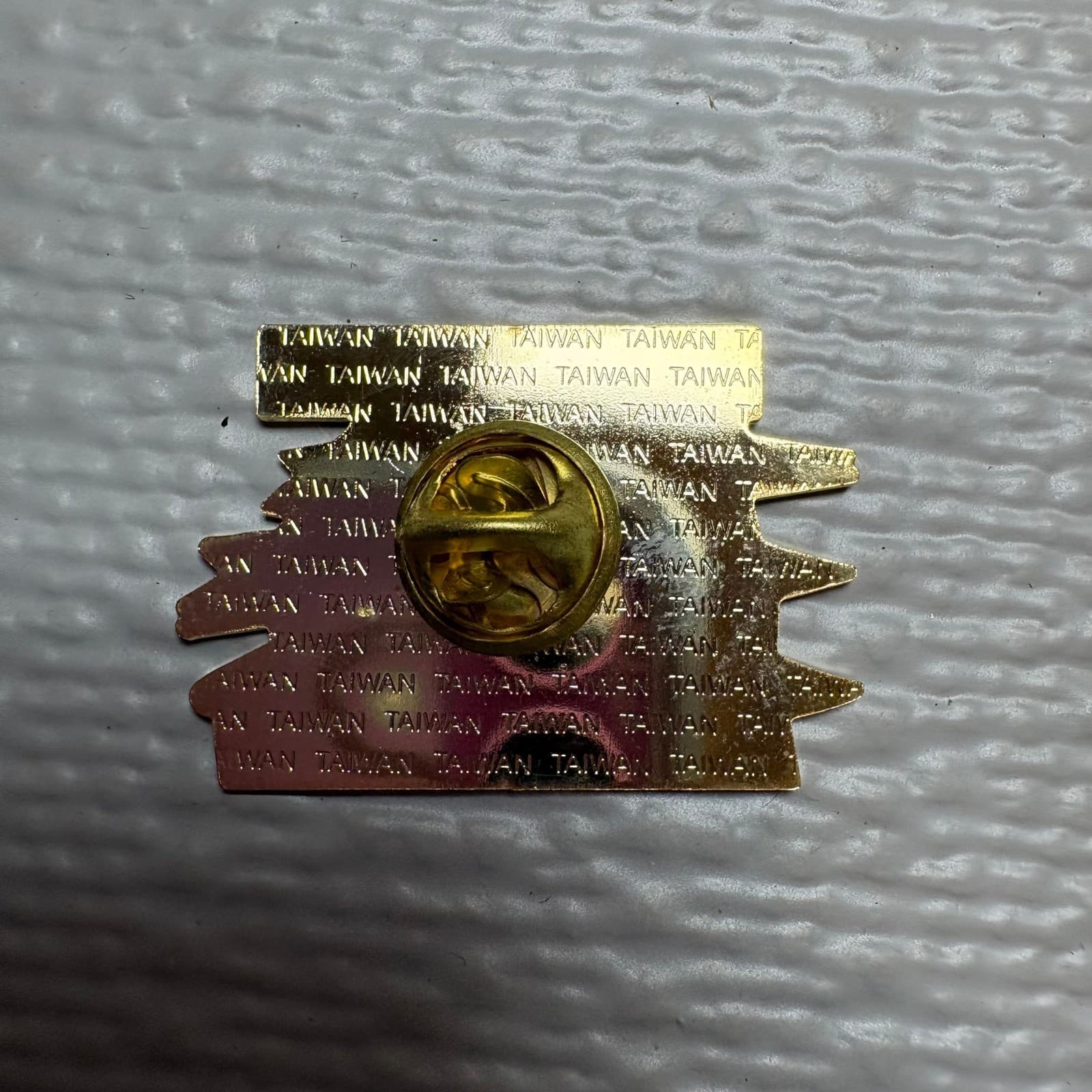 Vintage Bud at the Glen 10th Running 1995 NASCAR Racing Enamel Lapel Pin Gold - Thumbnail 3
