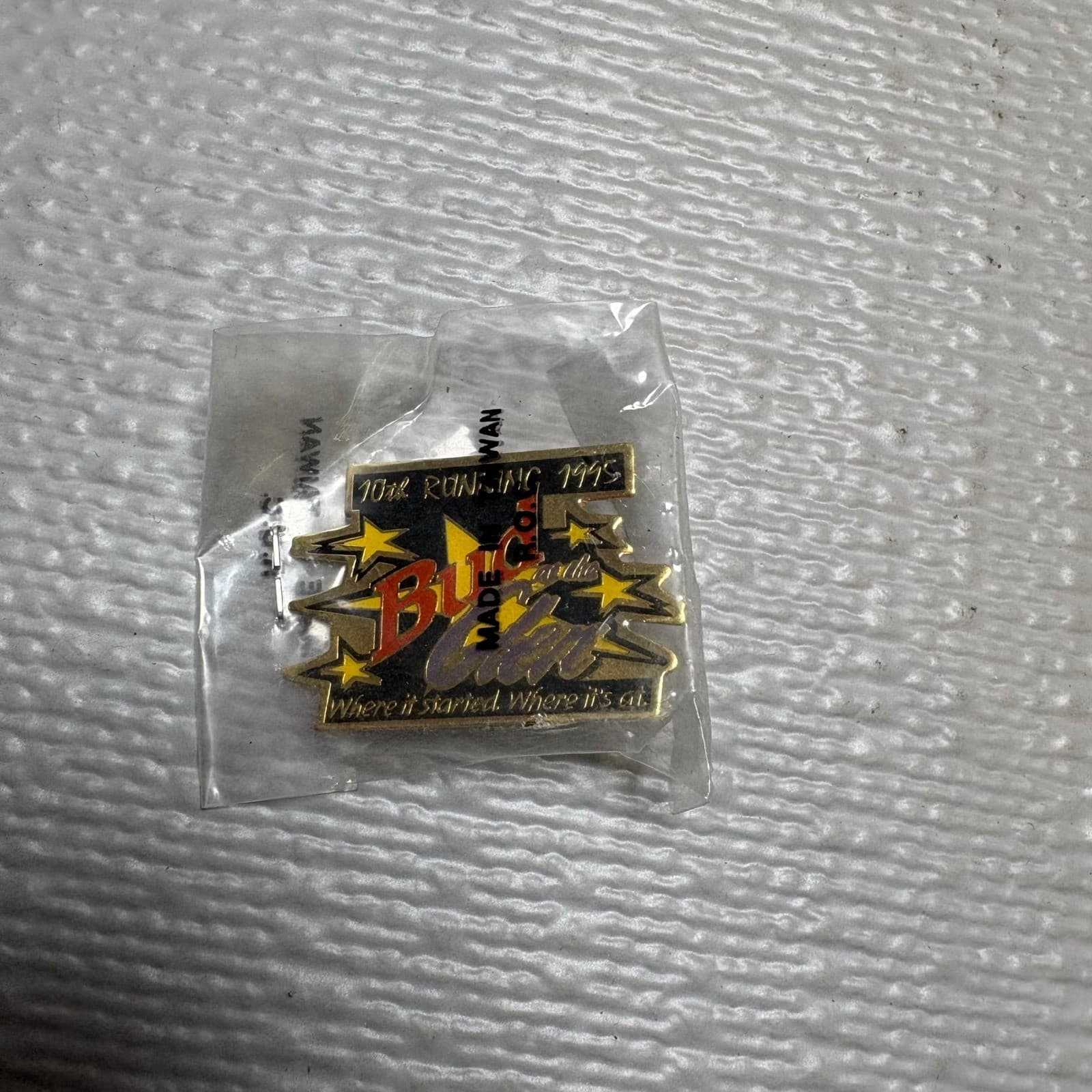 Vintage Bud at the Glen 10th Running 1995 NASCAR Racing Enamel Lapel Pin Gold - Thumbnail 4