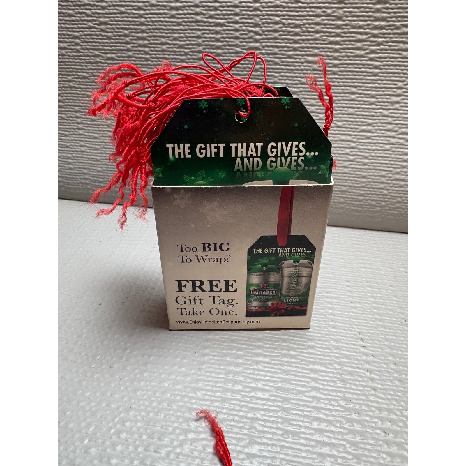 Vintage 2007 Heineken Beer 36 Holiday Gift Tags with Dispenser Box 2.75x4.5in - Thumbnail 3