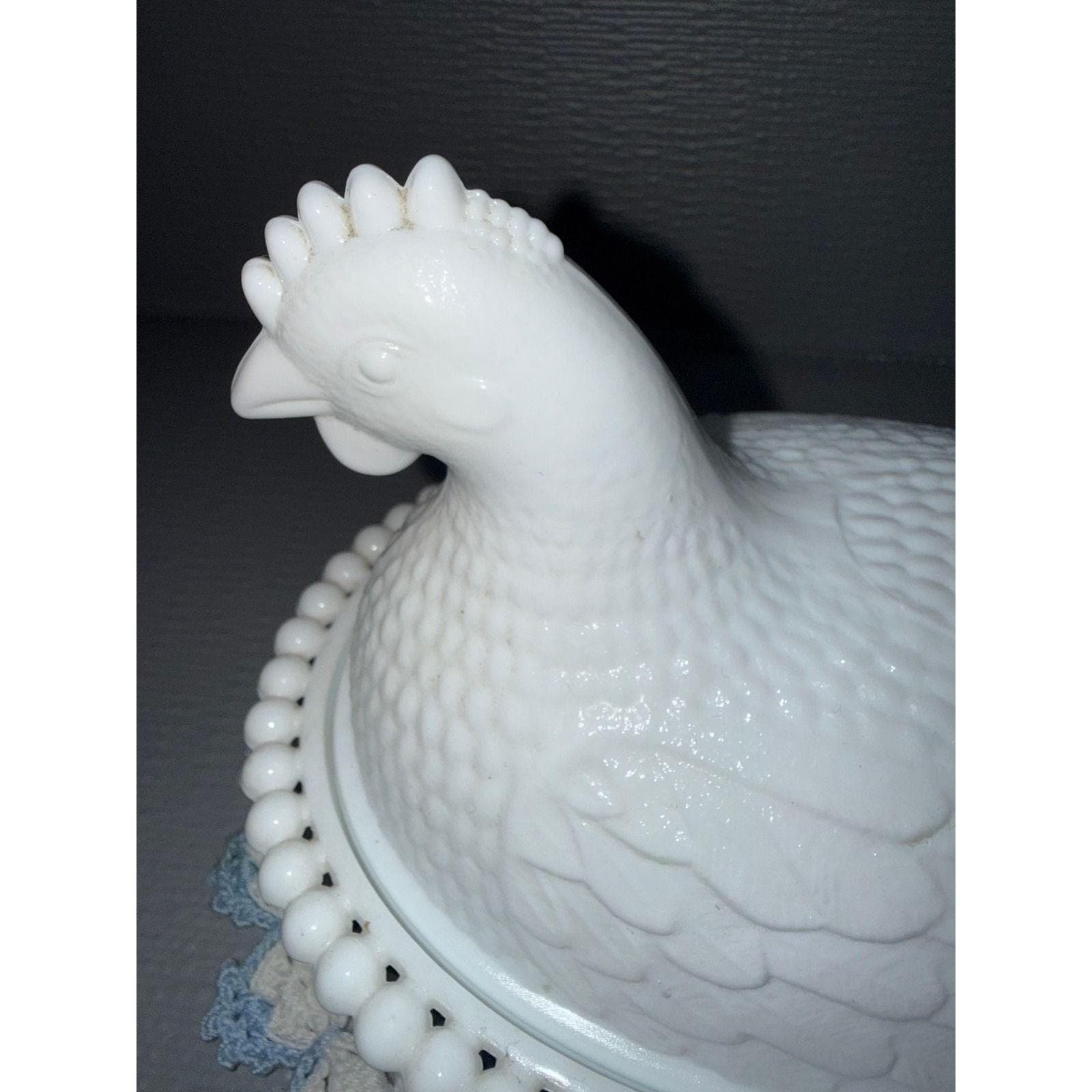 Vintage White Milk Glass Hen on Nest Covered Dish Beaded Rim - Thumbnail 2