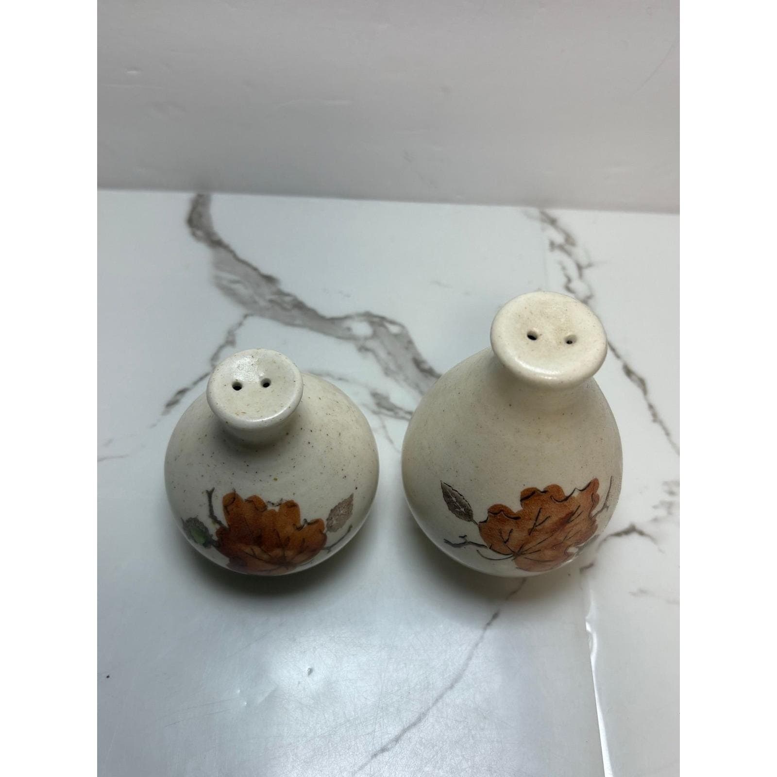 Metlox Poppytrail Sculptured Autumn Salt and Pepper Shakers Vintage Fall Leaf - Thumbnail 2