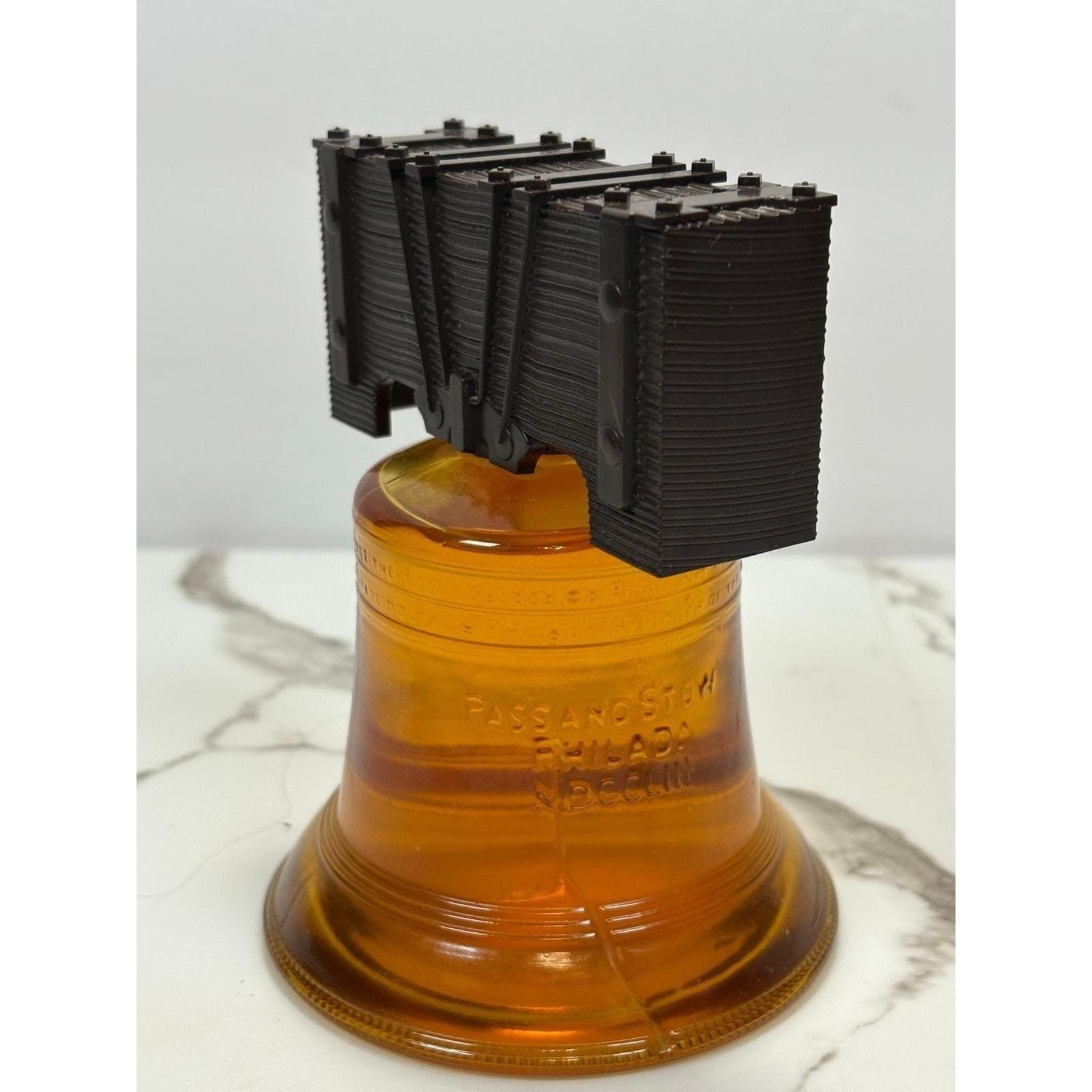Vintage Avon Oland After Shave Liberty Bell Amber Glass Decanter 5 fl oz Bottle - Thumbnail 2