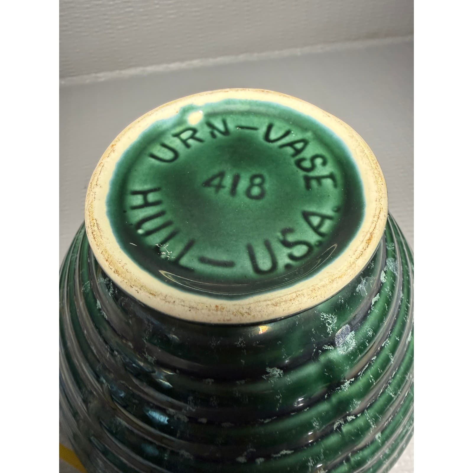 Hull Pottery 418 Urn Vase Vintage Emerald Green Ribbed Drip Glaze USA Ceramic - Thumbnail 4