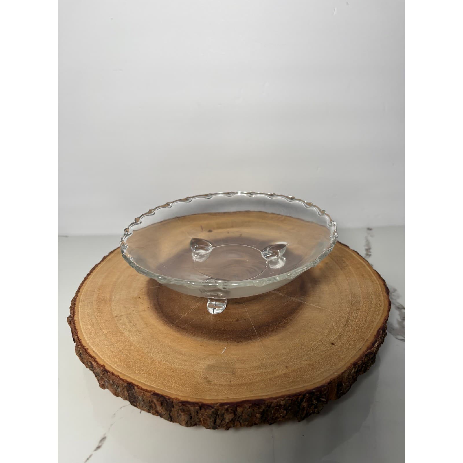 Vintage Clear Glass Footed Bowl Scalloped Edge 3-Footed Shallow Candy Dish 7.5" - Thumbnail 4