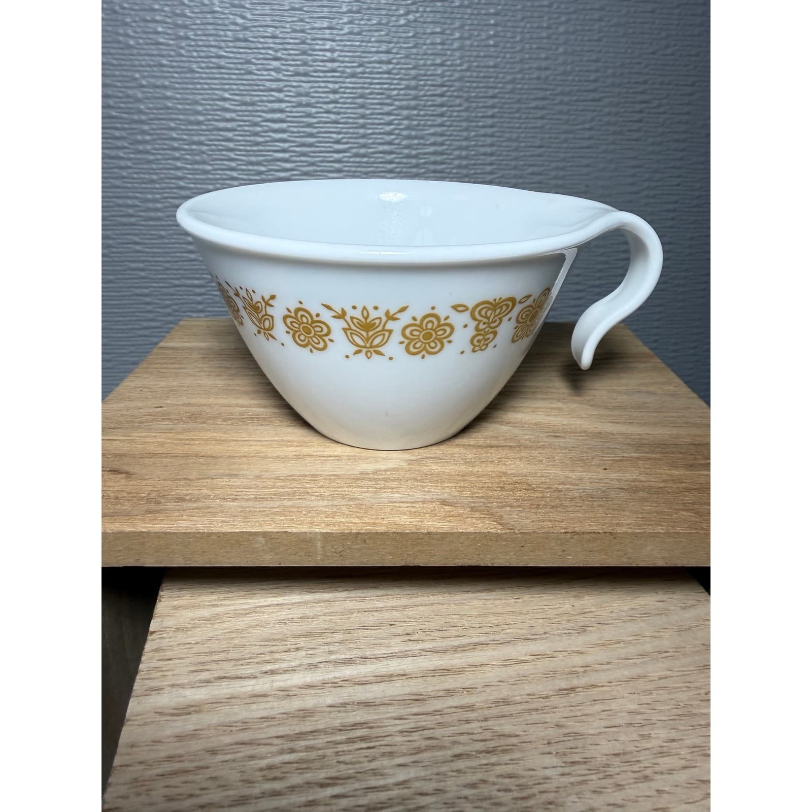 Corelle Butterfly Gold Teacups Set of 4 Vintage Corning White Gold Hook Handle - Thumbnail 2