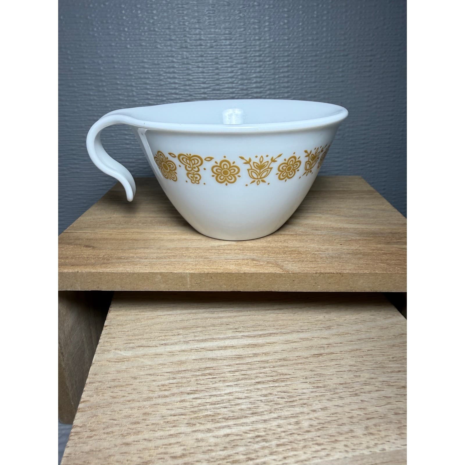 Corelle Butterfly Gold Teacups Set of 4 Vintage Corning White Gold Hook Handle - Thumbnail 4