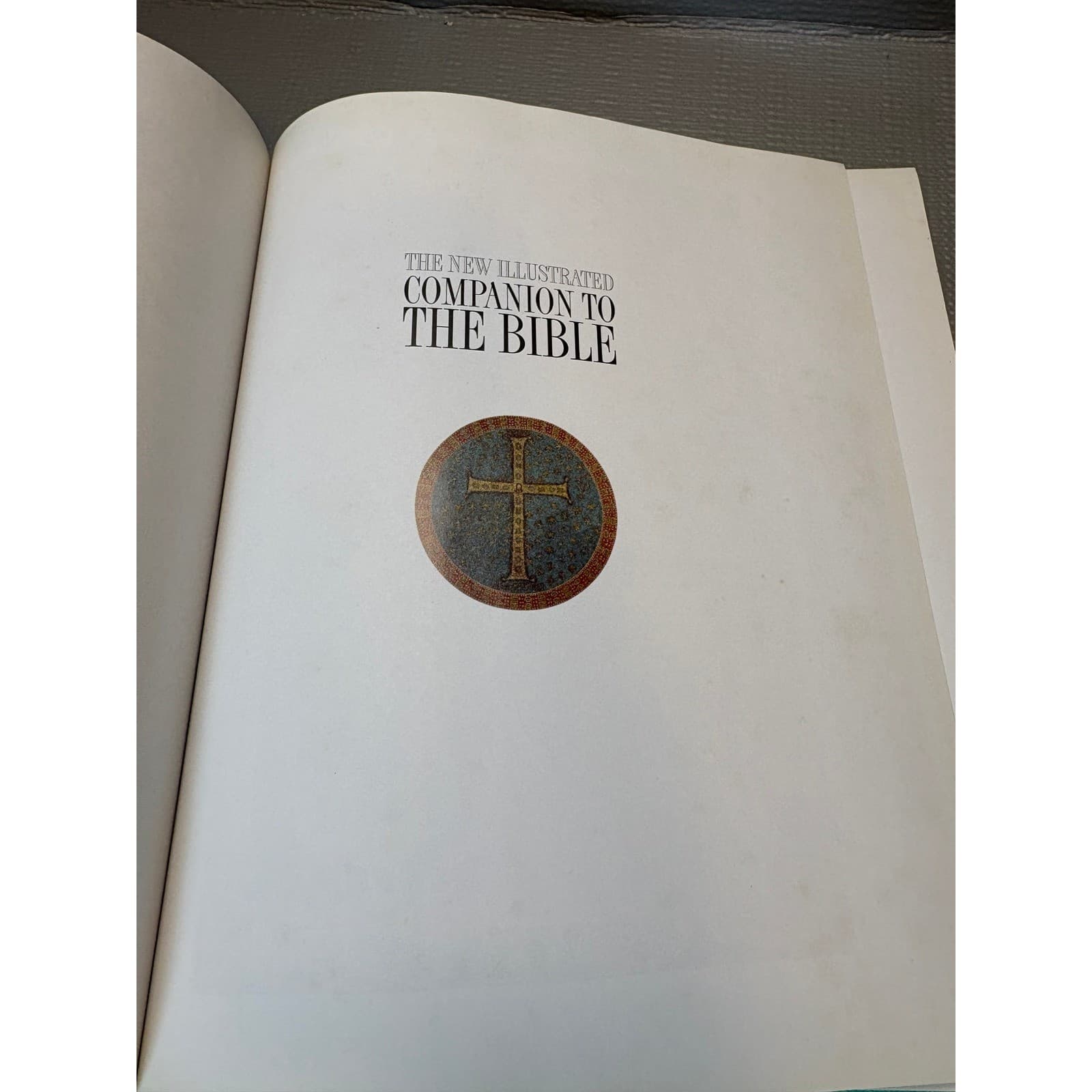 The New Illustrated Companion to the Bible J.R. Porter Gold Art Deco Hardcover - Thumbnail 5
