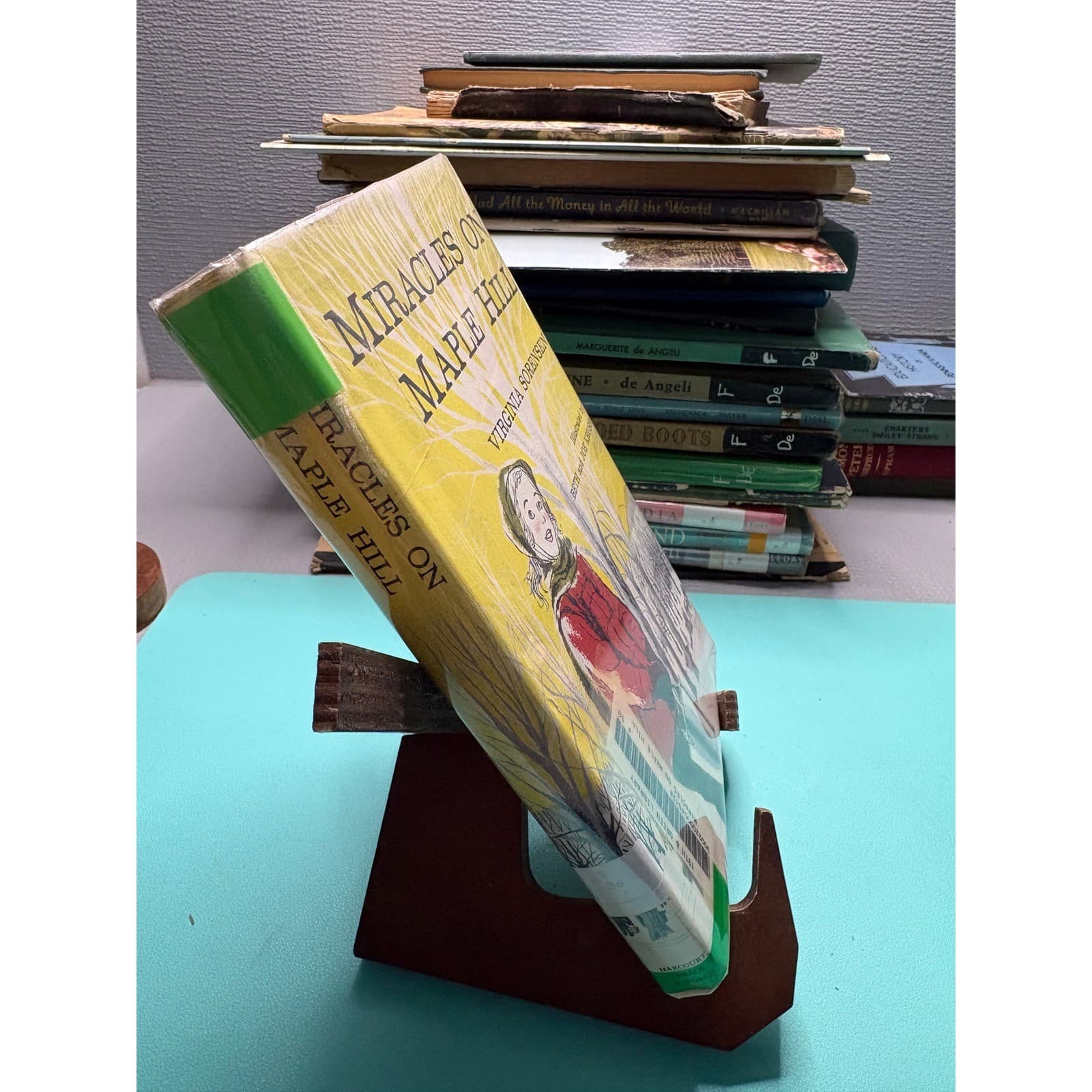 1956 Miracles on Maple Hill Virginia Sorensen Newbery Medal Vintage Hardcover - Thumbnail 2