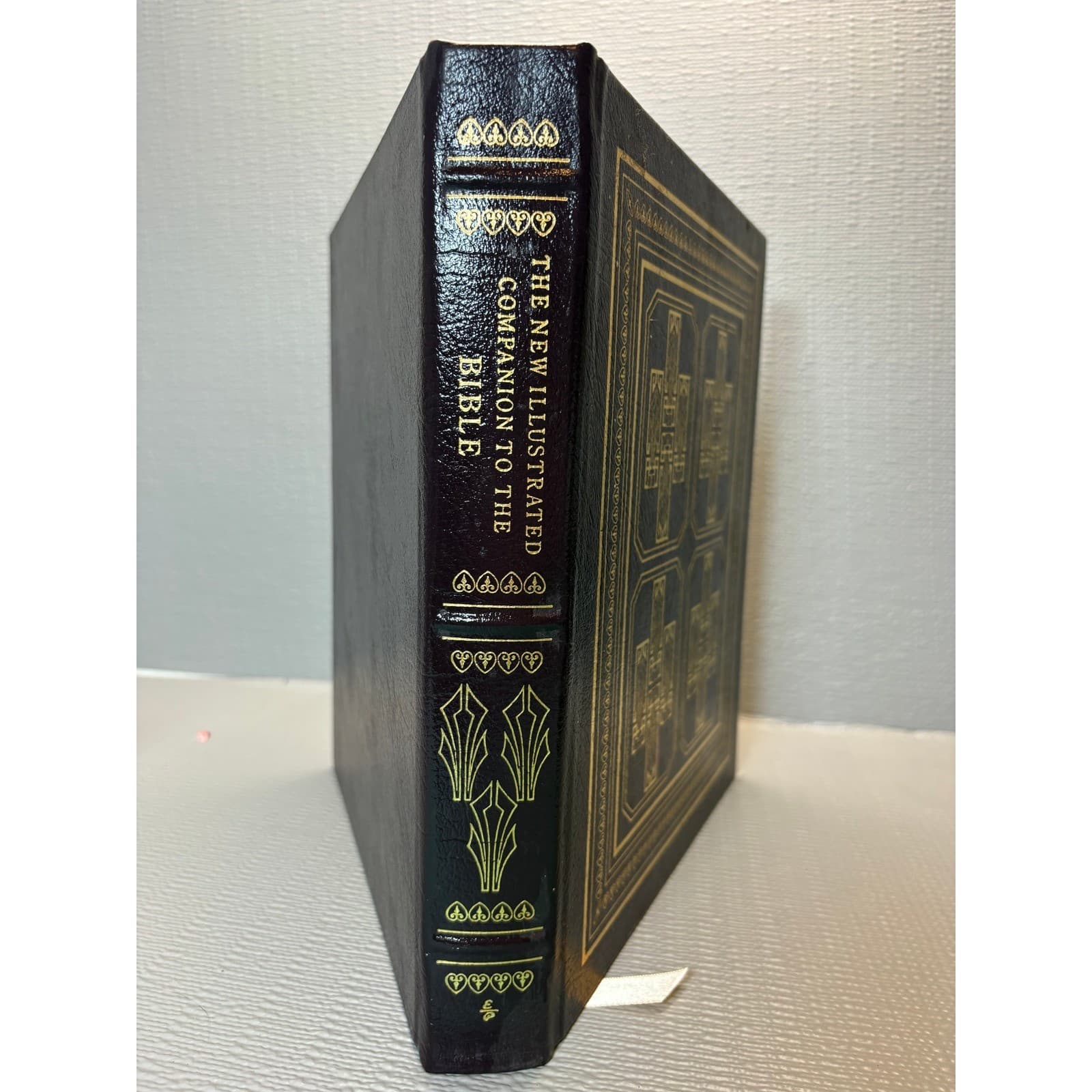 The New Illustrated Companion to the Bible J.R. Porter Gold Art Deco Hardcover - Thumbnail 3