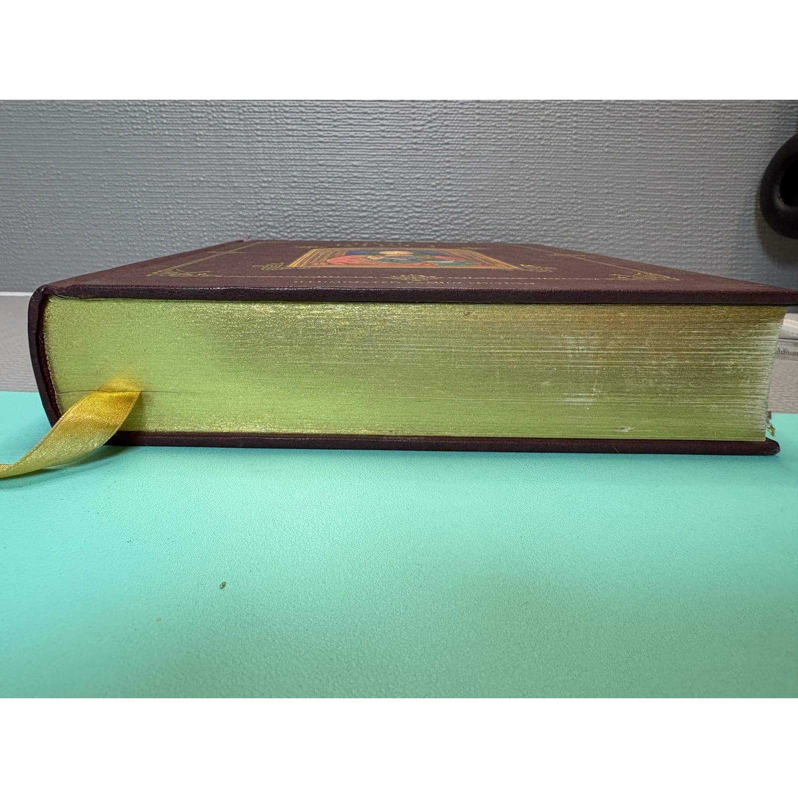 The Holy Bible Illuminated Family Edition King James Version Year 2000 vintage - Thumbnail 12