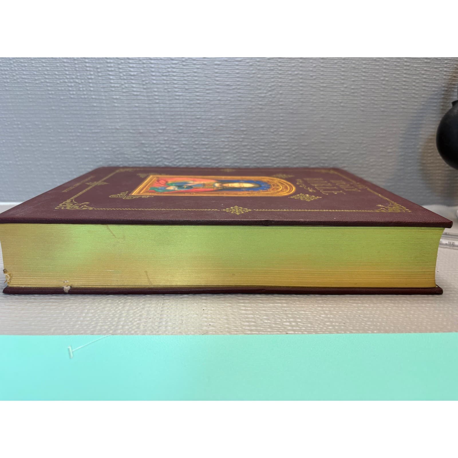The Holy Bible Illuminated Family Edition King James Version Year 2000 vintage - Thumbnail 11