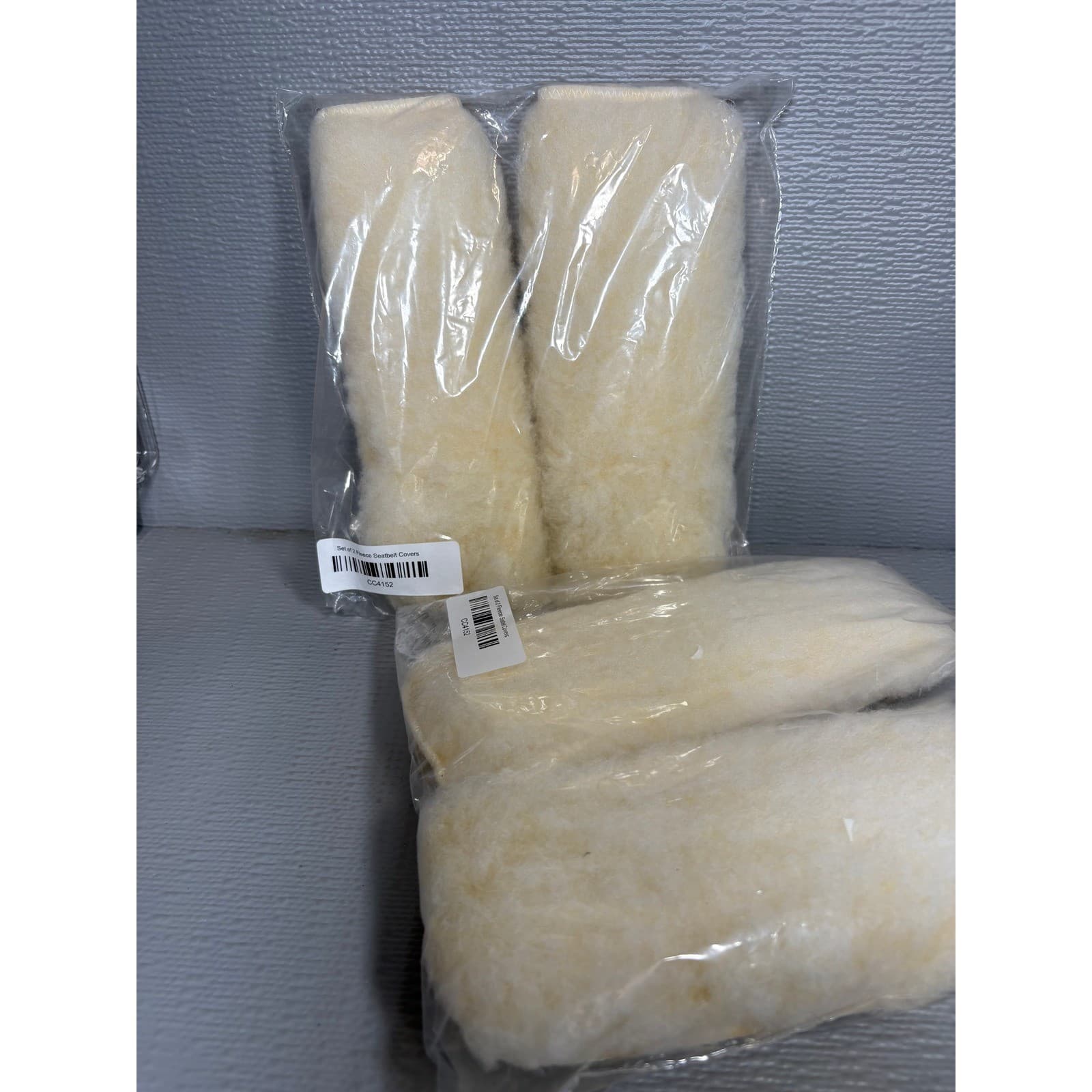 Set of 4 Fleece Seatbelt Covers Cream Faux Sheepskin Shoulder Pads CC4152 - Thumbnail 3