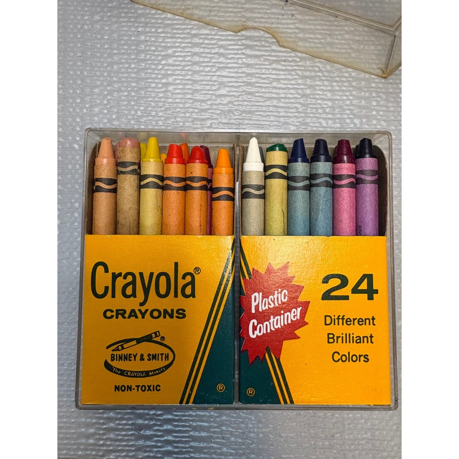 Vintage Crayola 24 Count Crayons Binney & Smith No. 24 P Plastic Container USA - Thumbnail 4